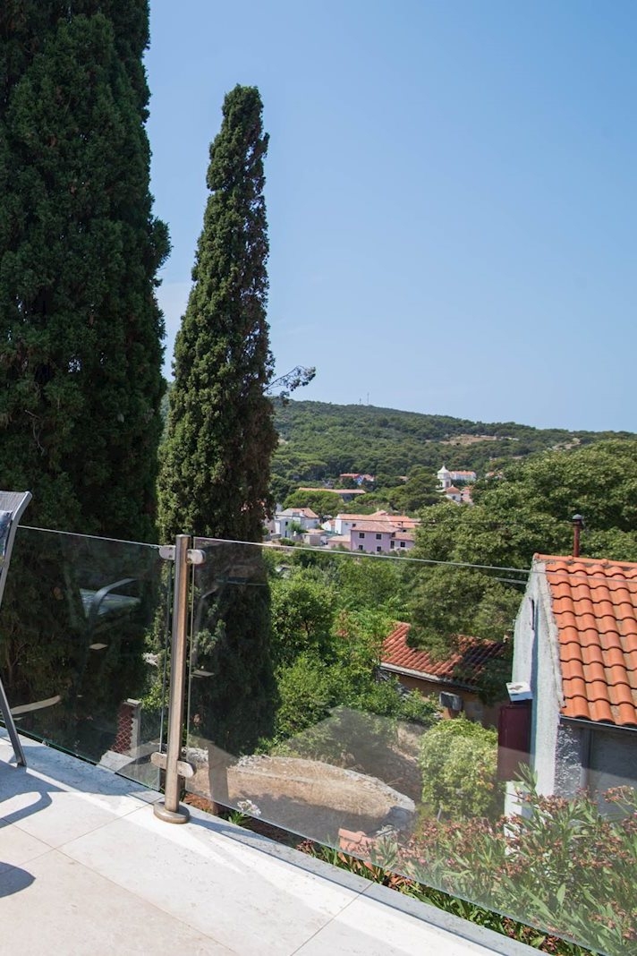 Two bedroom apartment with terrace Veli Lošinj, Lošinj  A-c