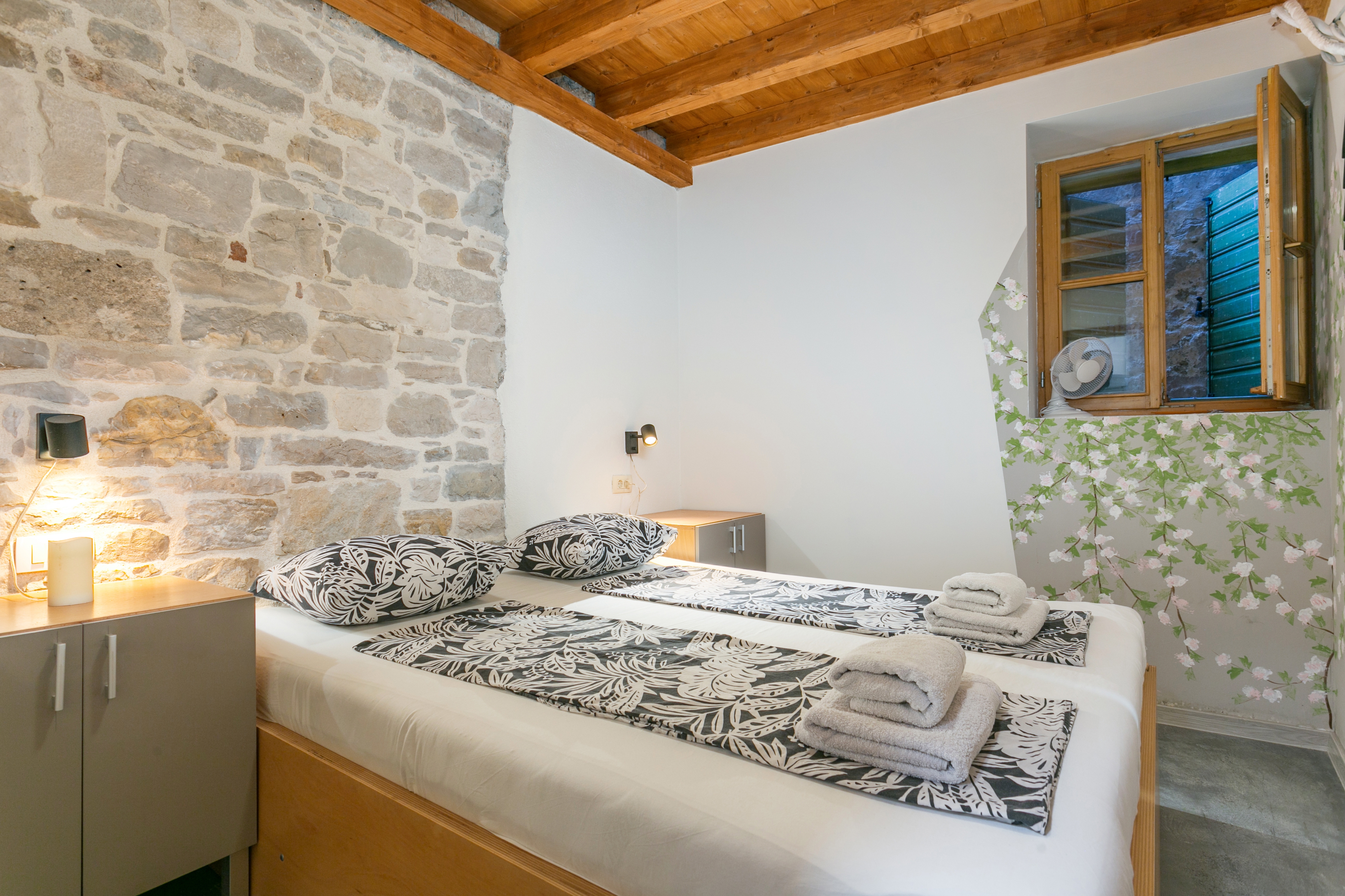 One bedroom apartment with air-conditioning Kaštel Stari, Kaštela  A-b