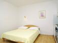 Ložnice Novalja, Ložnice v ubytování typu studio-apartment, s klimatizací a WiFi.
