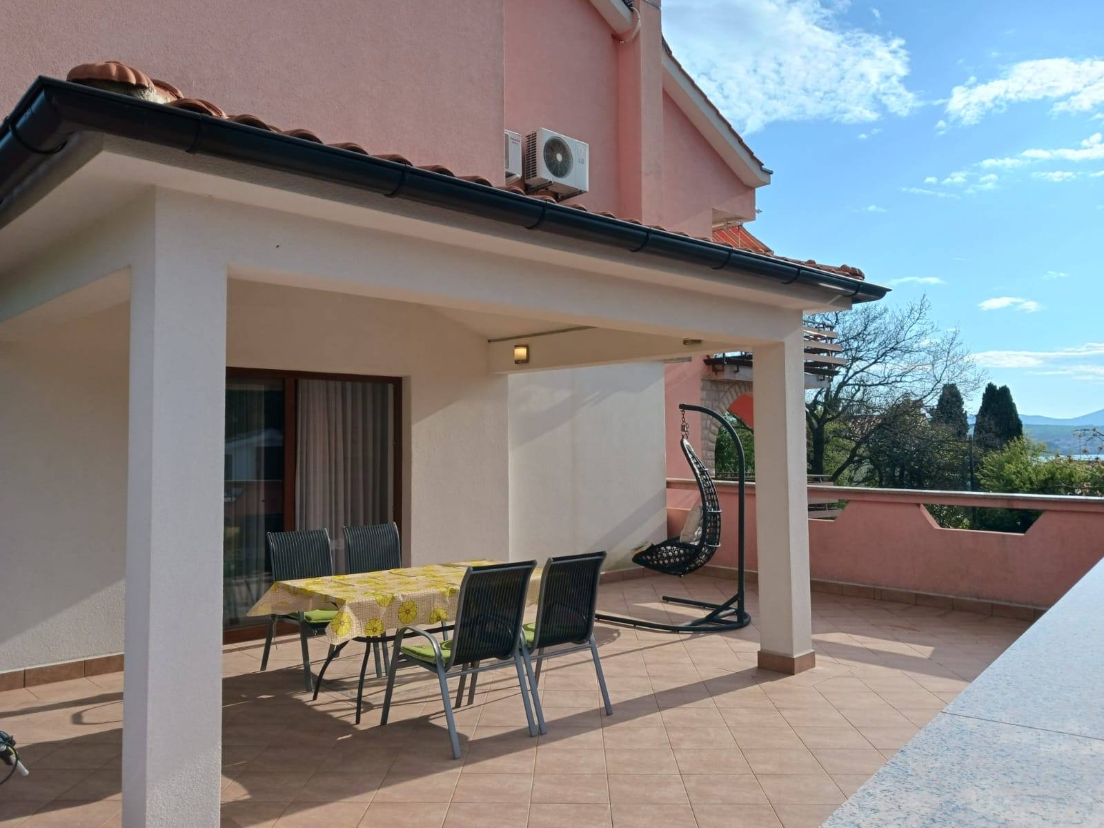 Two bedroom apartment with terrace and sea view Malinska, Krk  A-a
