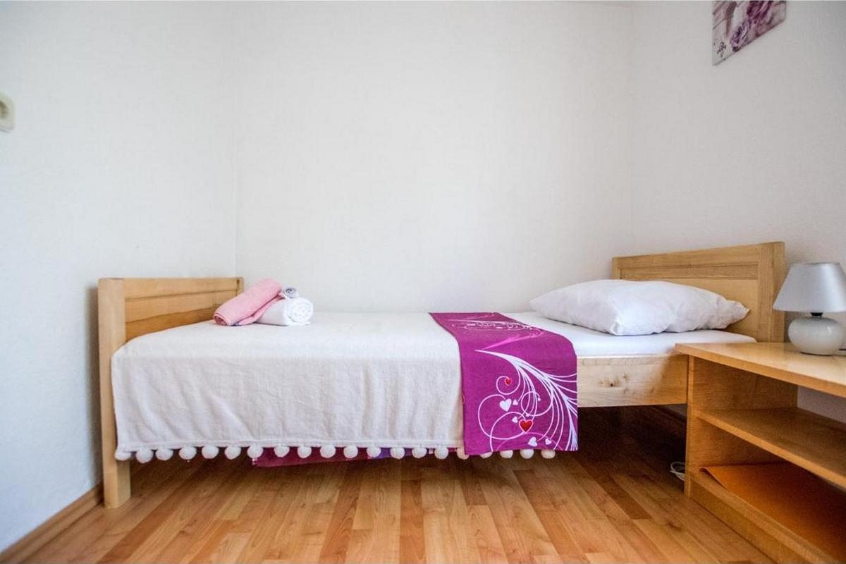 Two bedroom apartment with balcony and sea view Seline, Paklenica  A-b