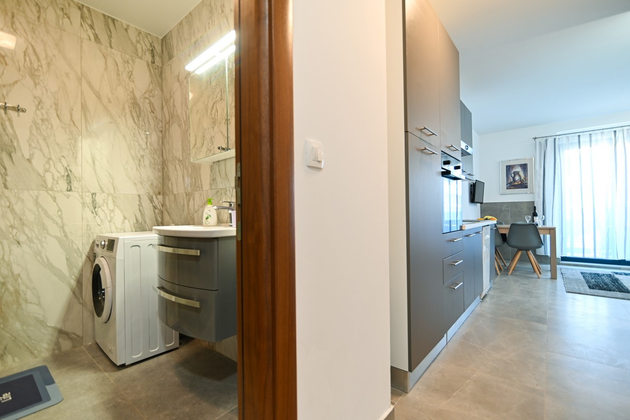 One bedroom apartment with terrace Trogir  A-a