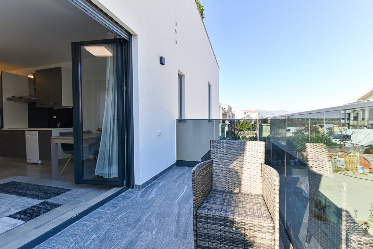 One bedroom apartment with terrace Trogir  A-a