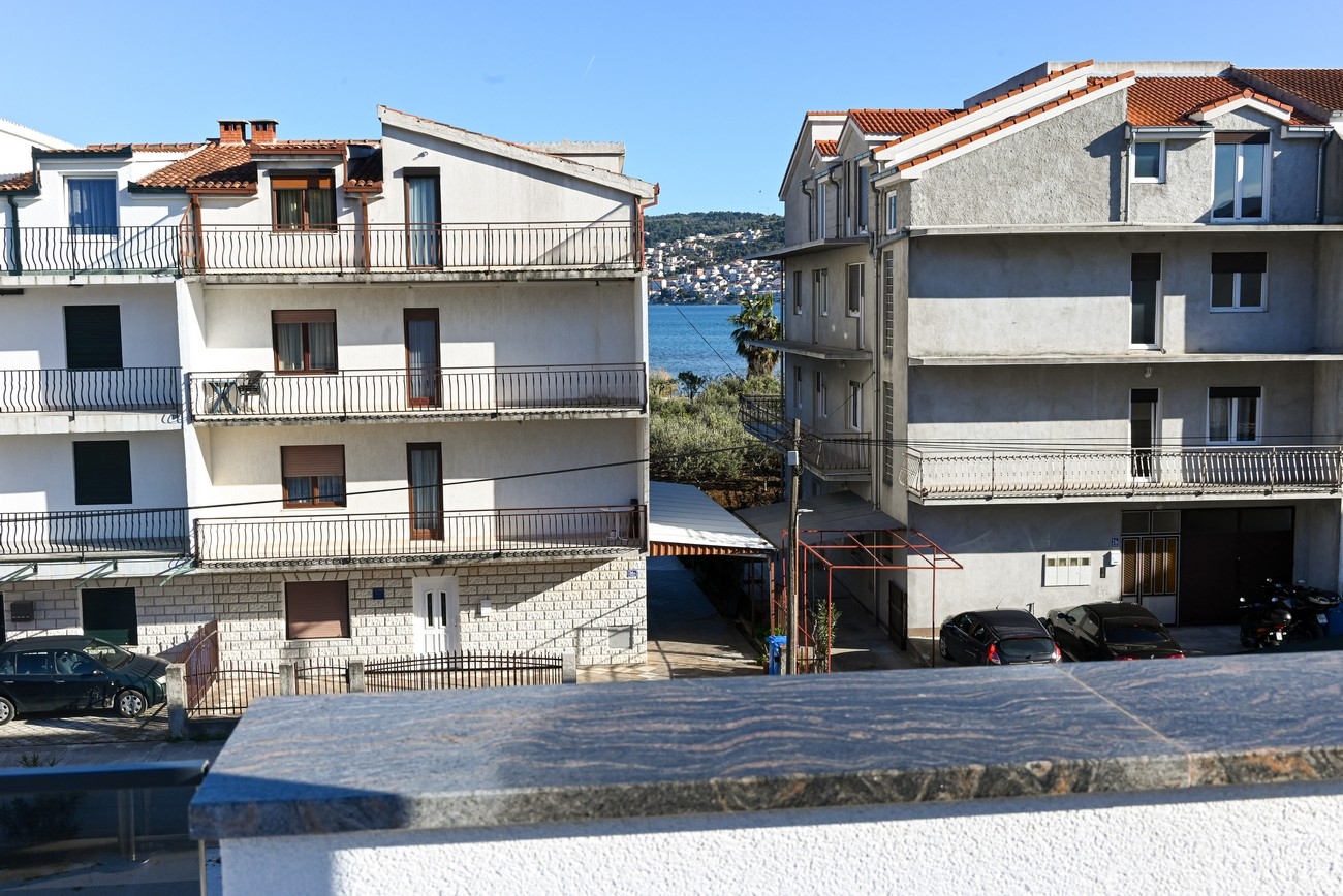 One bedroom apartment with terrace Trogir  A-a