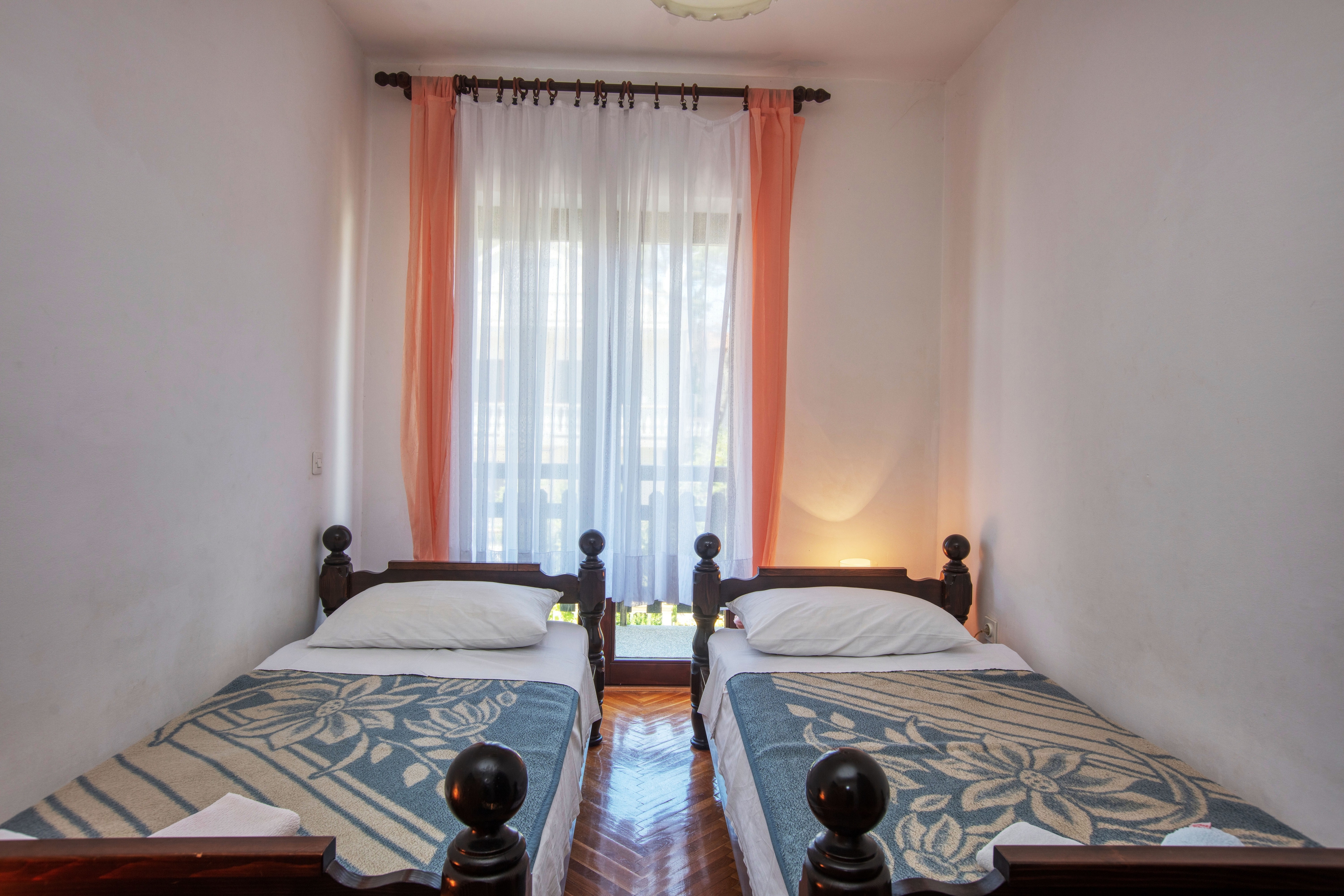 Two bedroom apartment with terrace Vodice  A-b