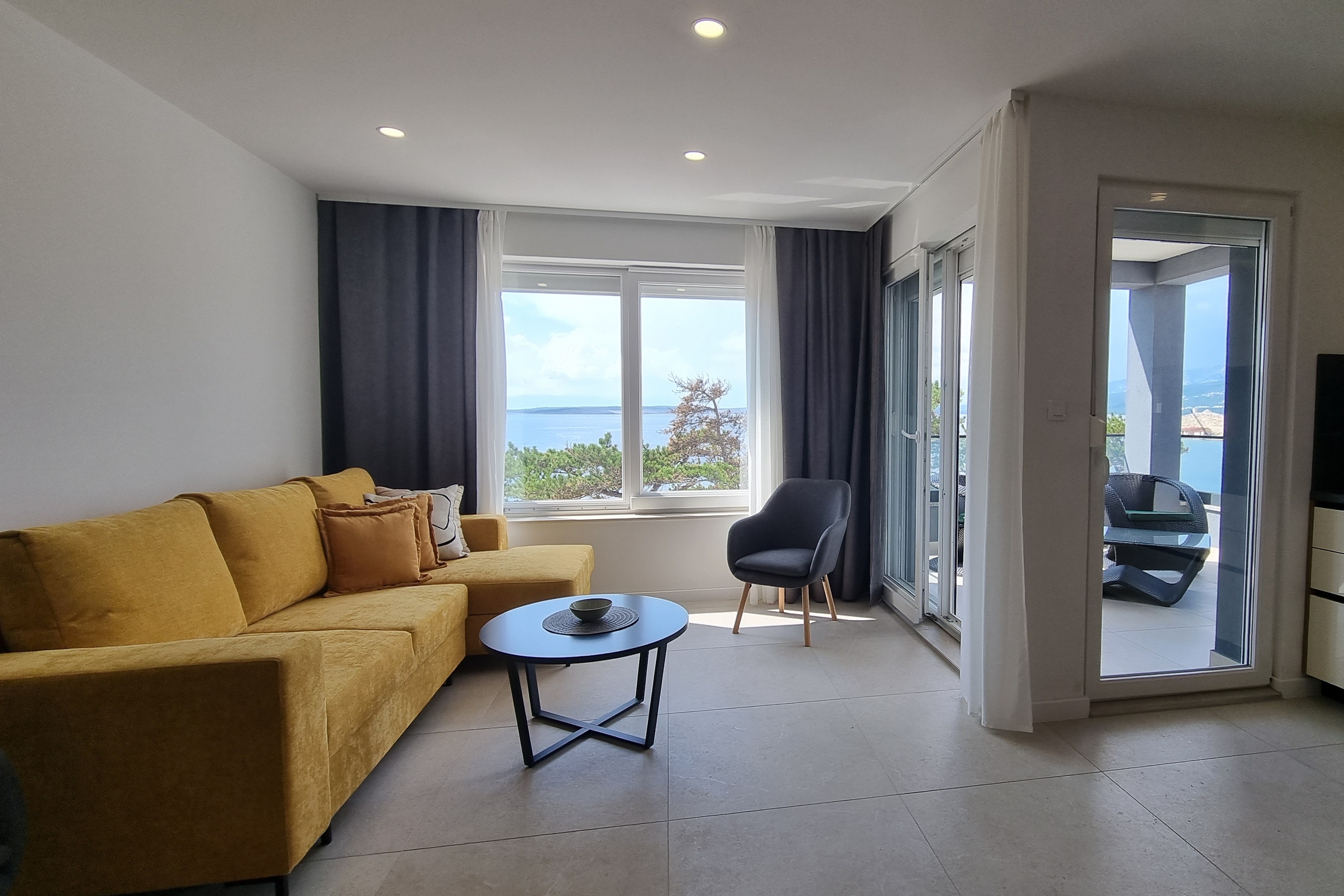 One bedroom apartment with terrace and sea view Šilo, Krk (A-21242-a) One bedroom apartment with terrace and sea view Šilo, Krk (A-21242-a)