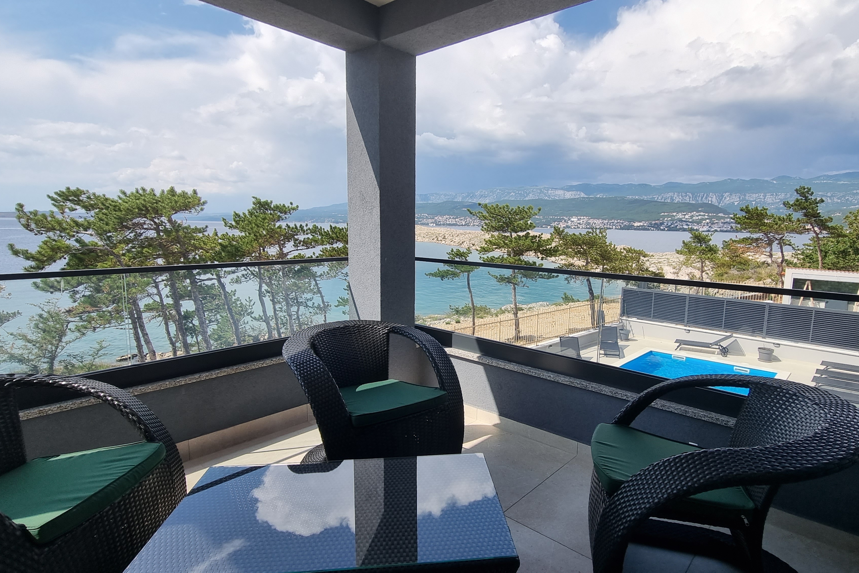 One bedroom apartment with terrace and sea view Šilo, Krk (A-21242-a) One bedroom apartment with terrace and sea view Šilo, Krk (A-21242-a)