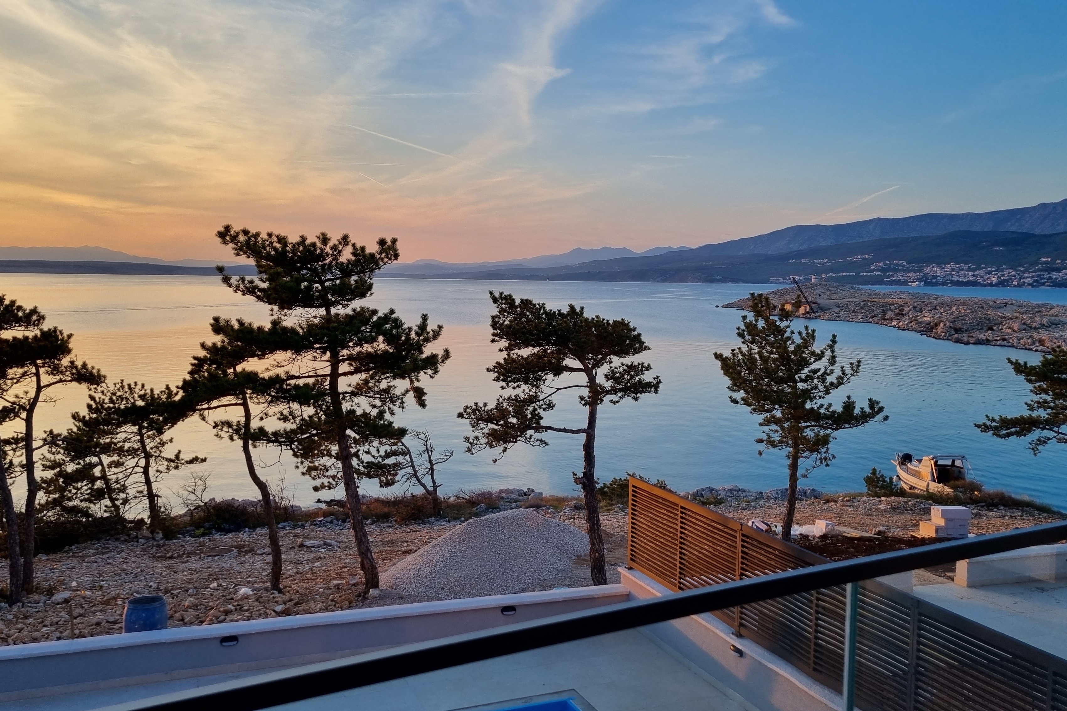One bedroom apartment with terrace and sea view Šilo, Krk  A-a
