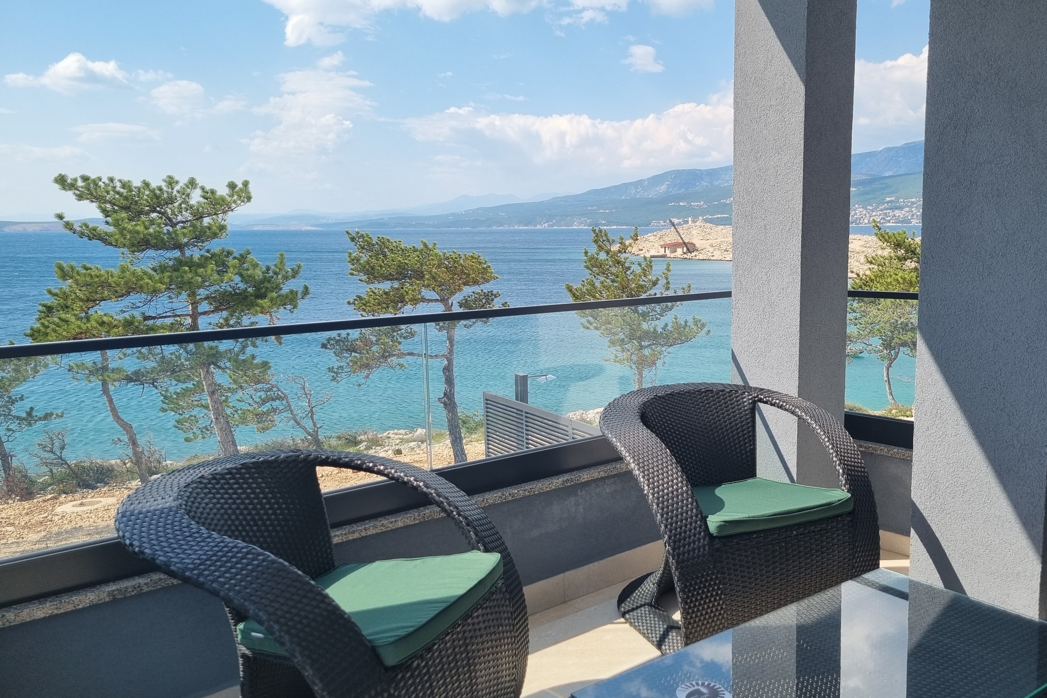One bedroom apartment with terrace and sea view Šilo, Krk  A-c