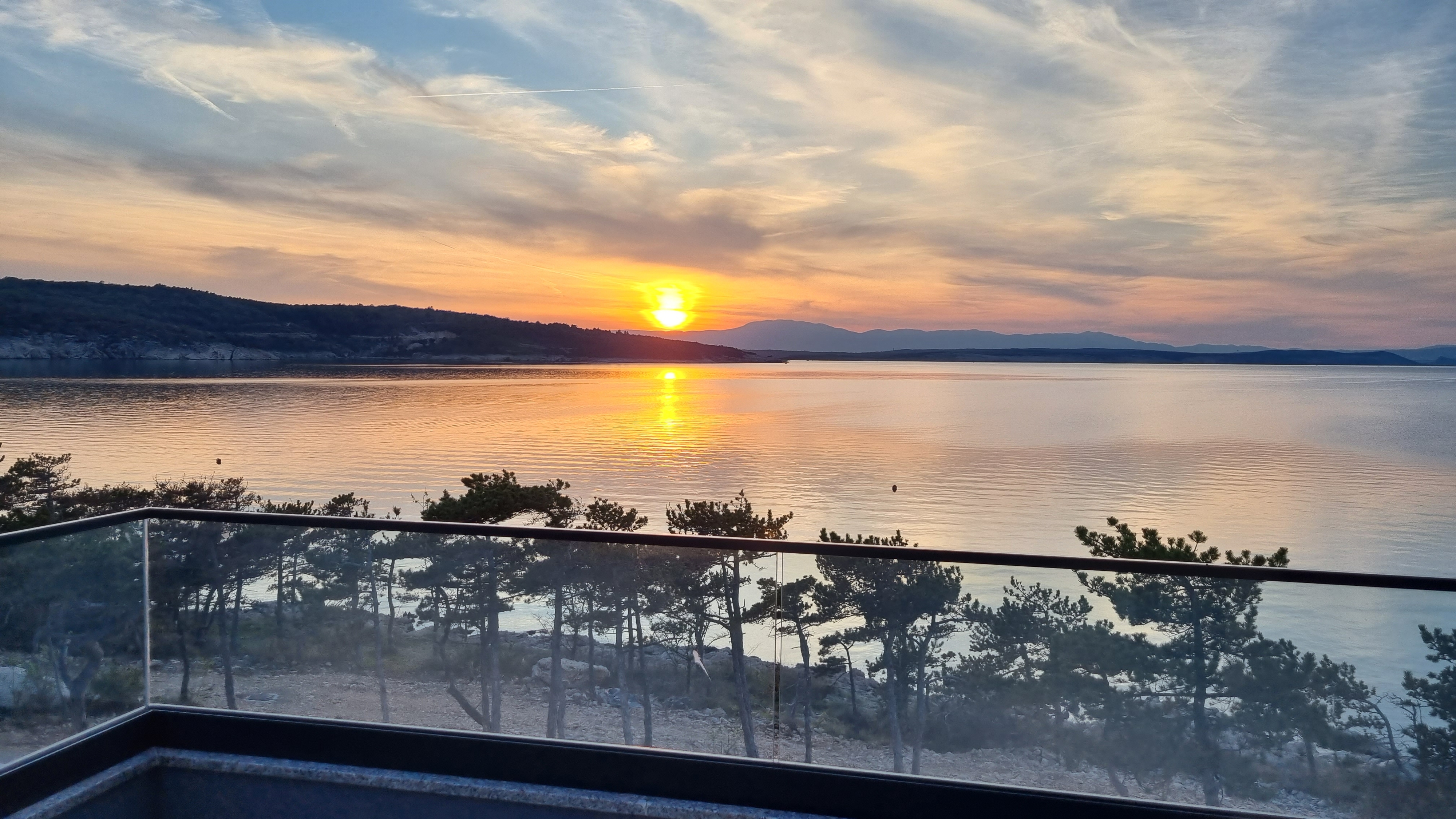 One bedroom apartment with terrace and sea view Šilo, Krk  A-c