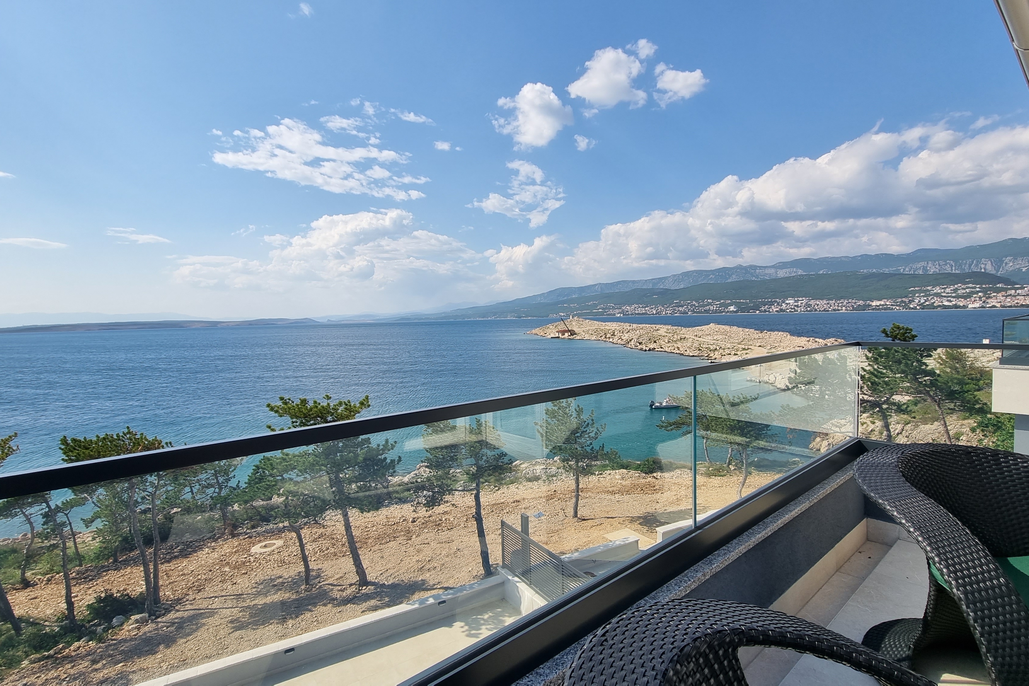 One bedroom apartment with terrace and sea view Šilo, Krk  A-d