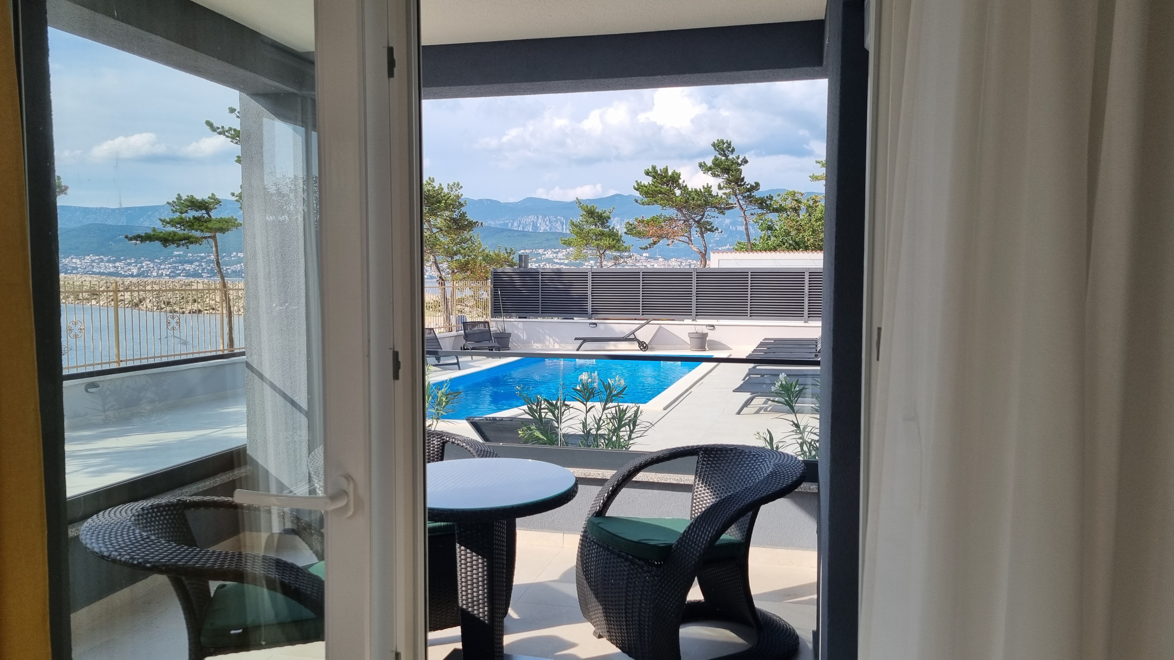 One bedroom apartment with terrace and sea view Šilo, Krk  A-e