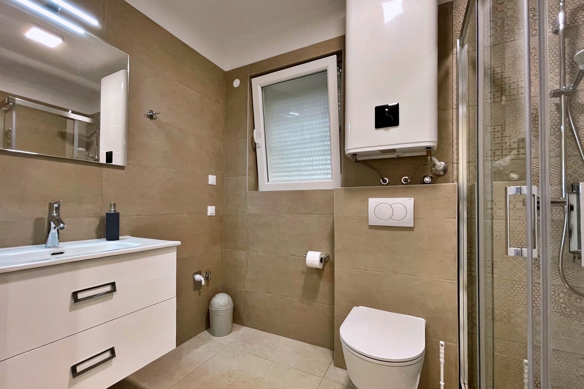 Two bedroom apartment with terrace and sea view Šilo, Krk  A-f
