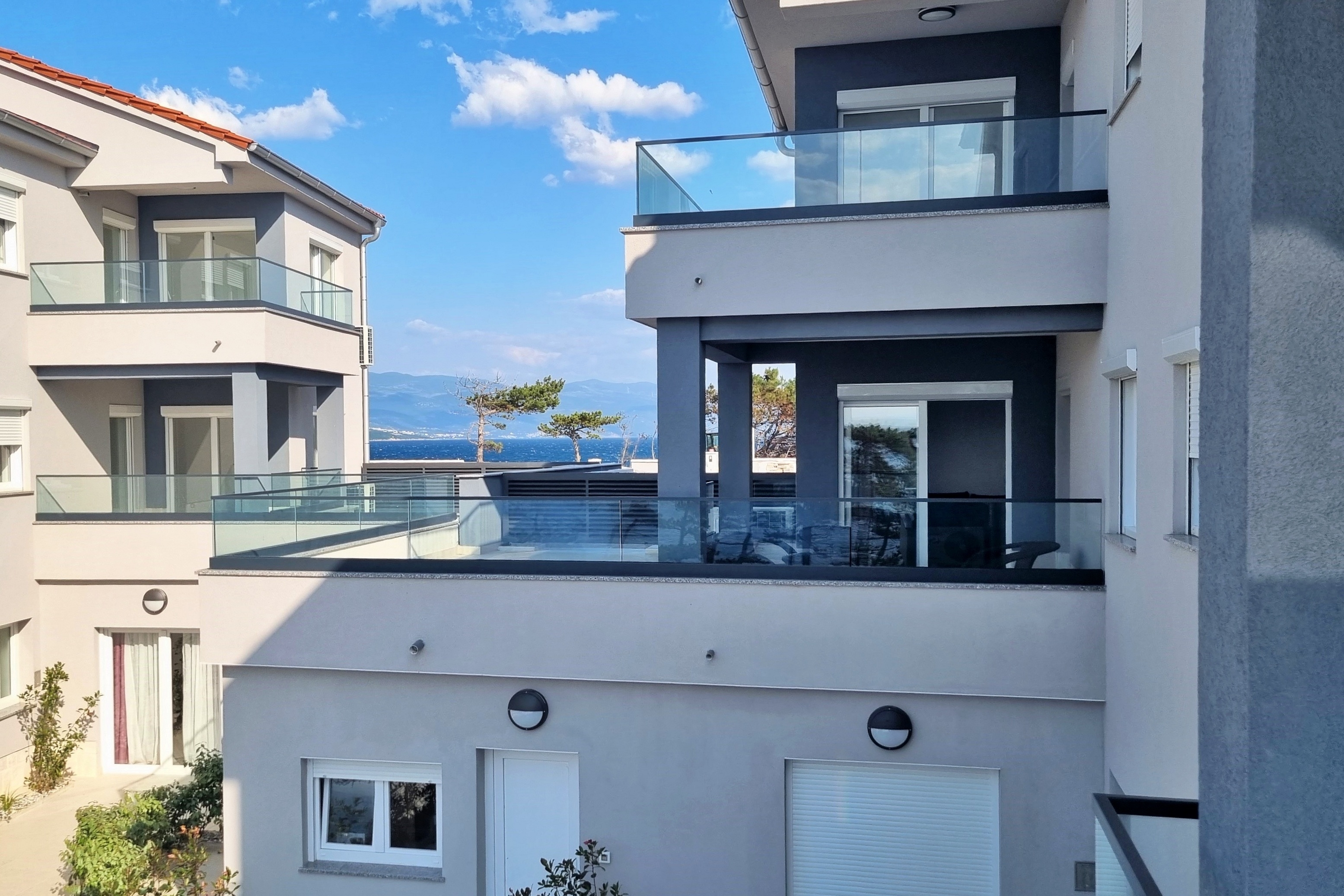 Two bedroom apartment with terrace and sea view Šilo, Krk  A-f