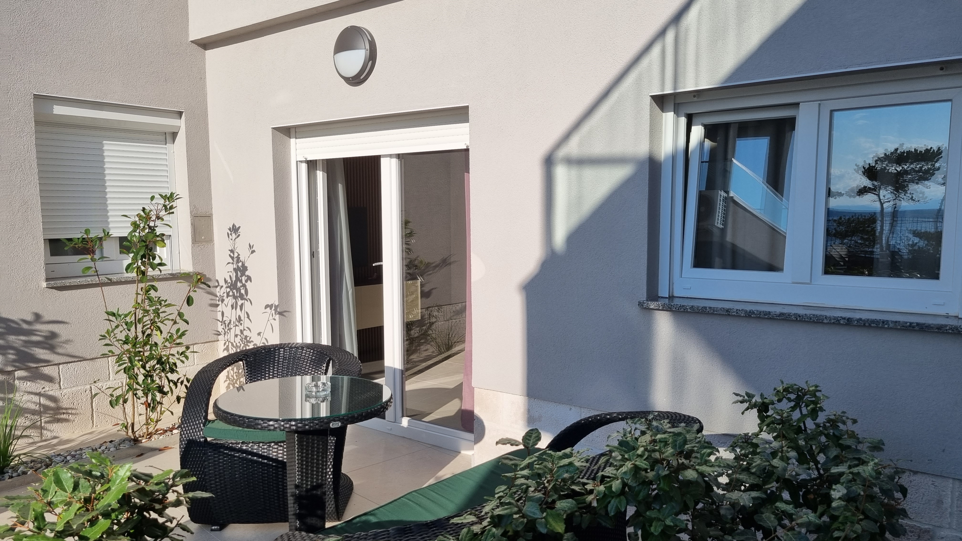 One bedroom apartment with terrace and sea view Šilo, Krk  A-h