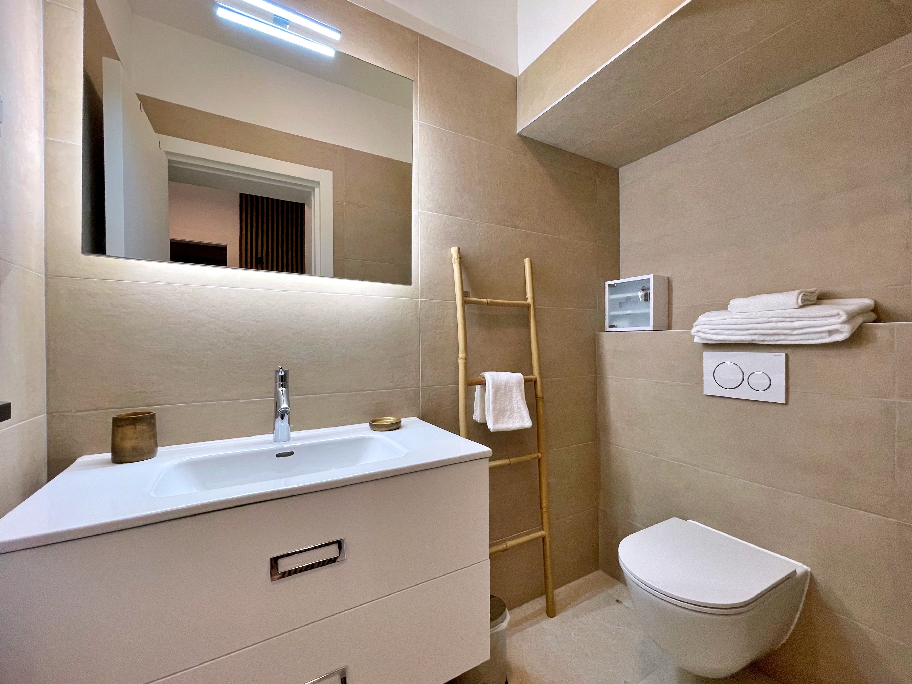 Two bedroom apartment with terrace and sea view Šilo, Krk  A-i