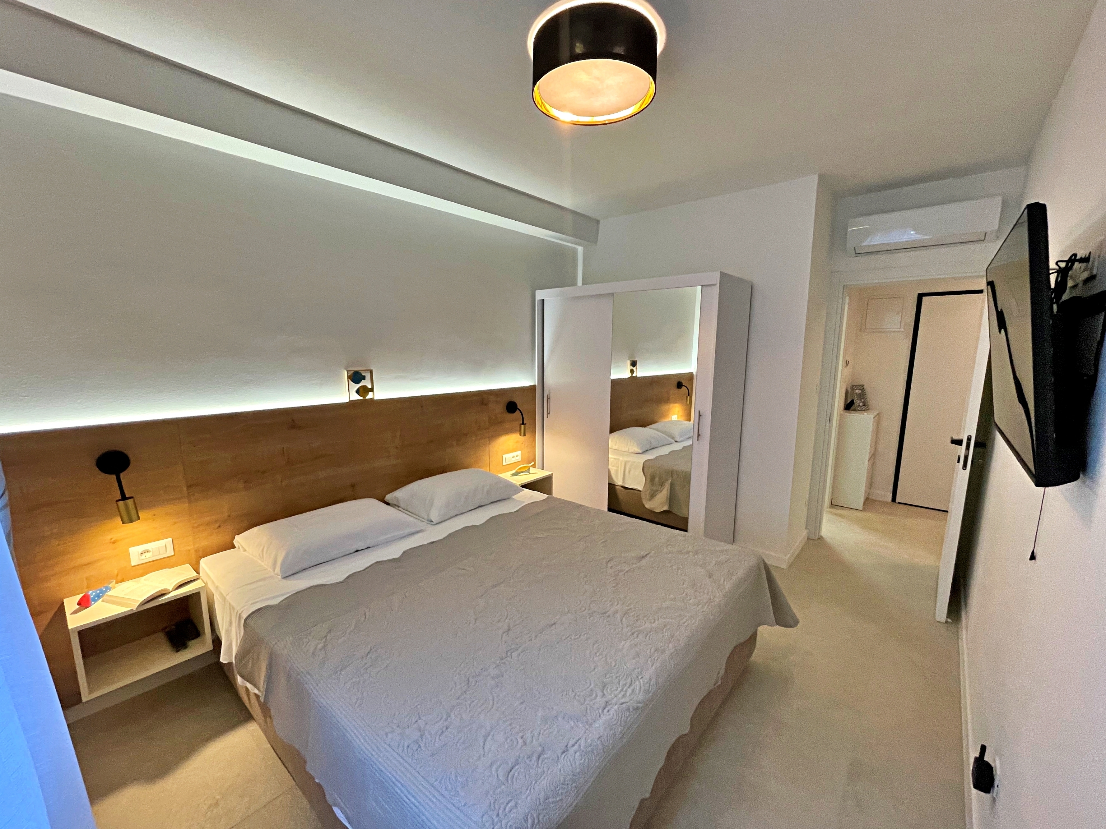 Two bedroom apartment with terrace and sea view Šilo, Krk  A-i
