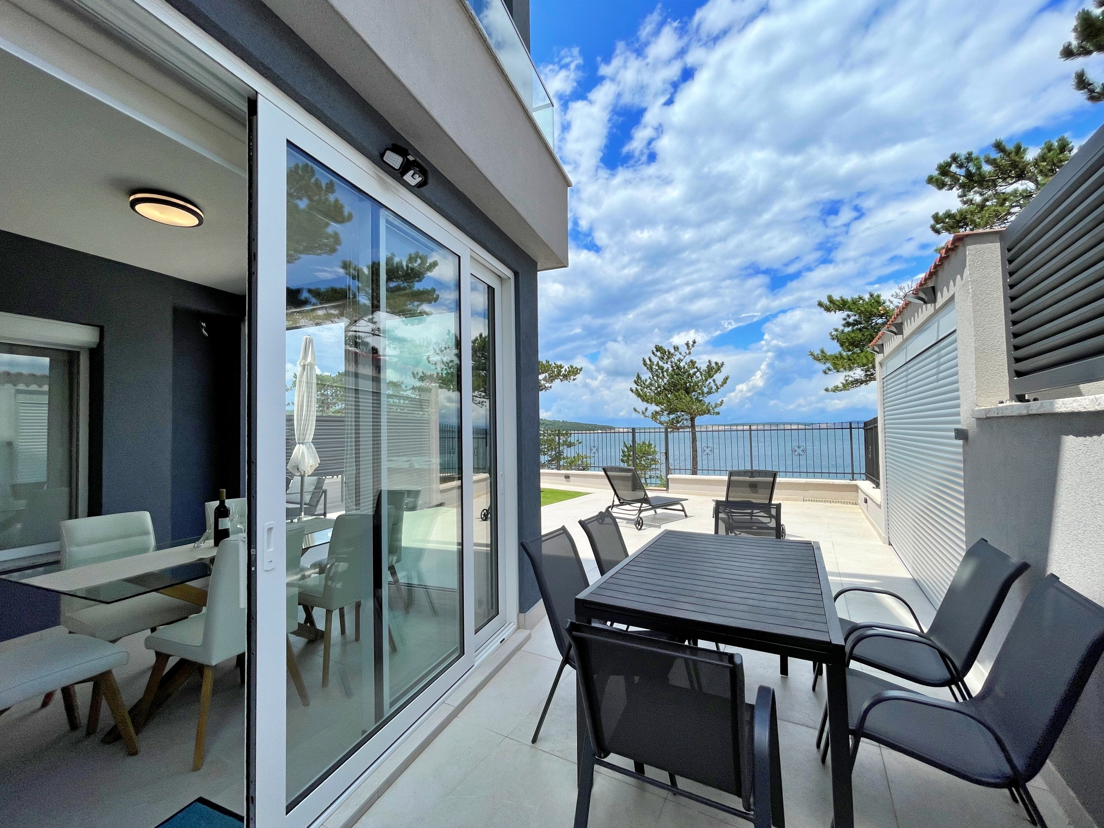 Two bedroom apartment with terrace and sea view Šilo, Krk  A-i