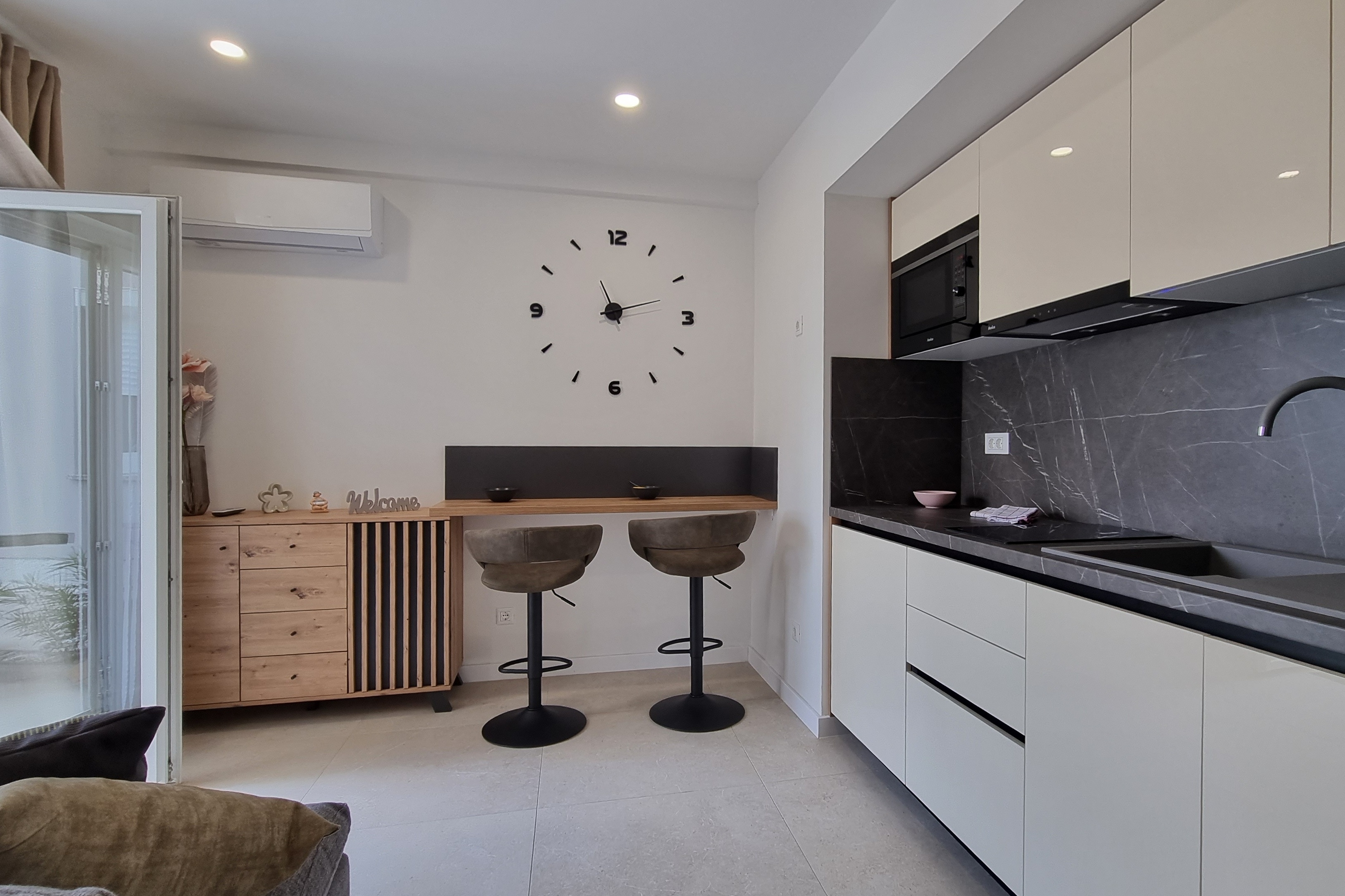 Studio flat with terrace and sea view Šilo, Krk (AS-21242-a)