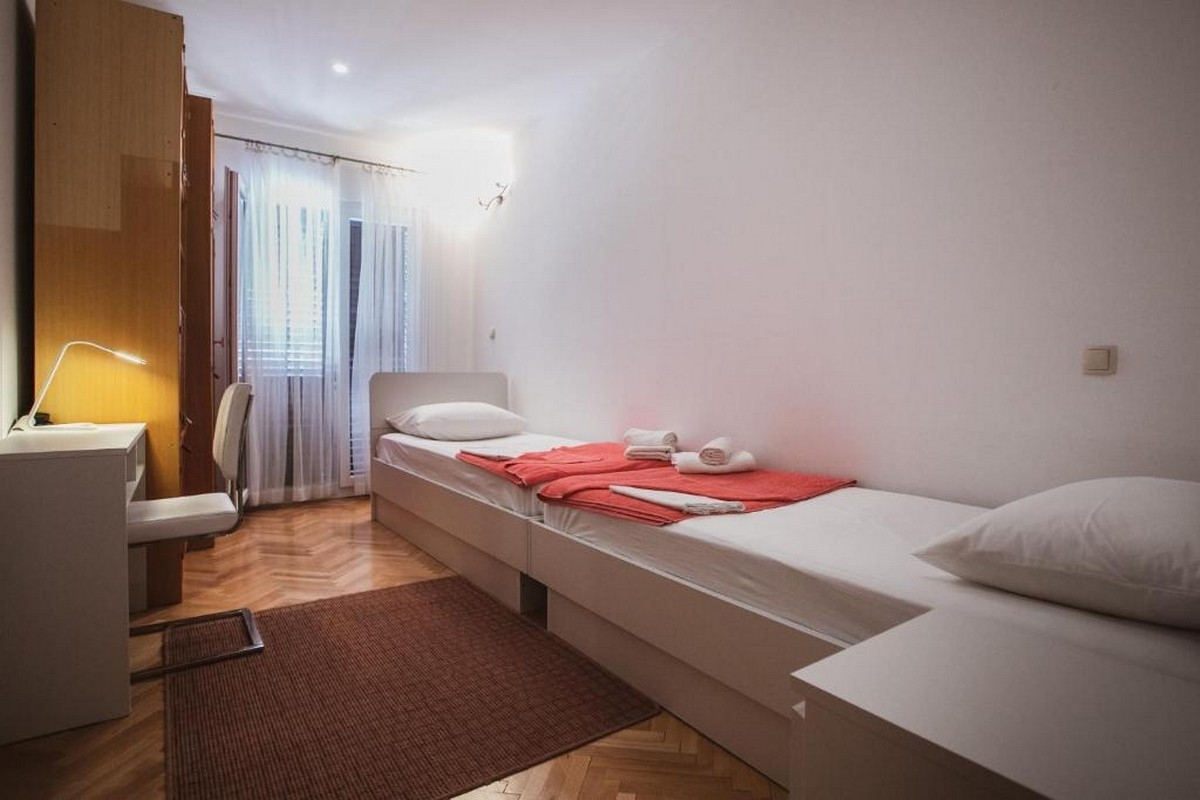 Two bedroom apartment with terrace Dugi Rat, Omiš  A-a