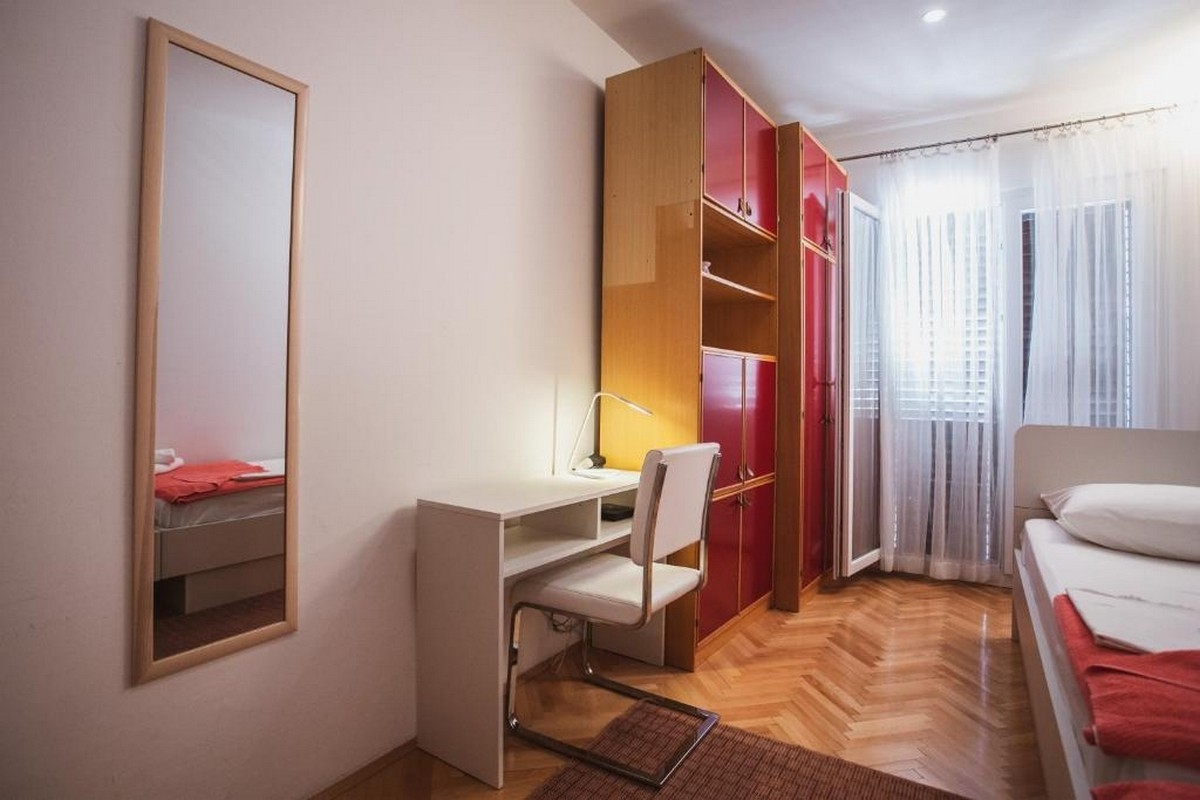 Two bedroom apartment with terrace Dugi Rat, Omiš  A-a