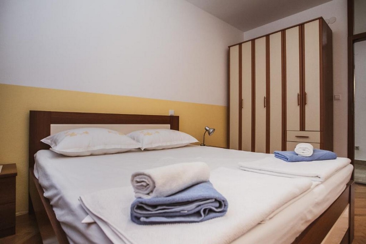 Two bedroom apartment with terrace Dugi Rat, Omiš  A-a