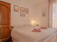 Novigrad, Slaapkamer 2 in the apartment, (pet friendly) en WiFi.