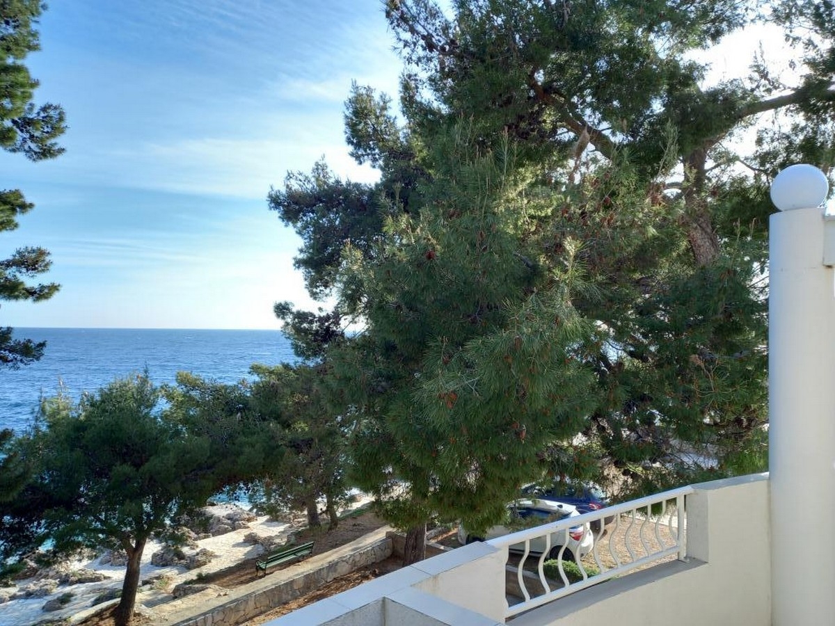 Two bedroom apartment near beach Ivan Dolac, Hvar  A-e