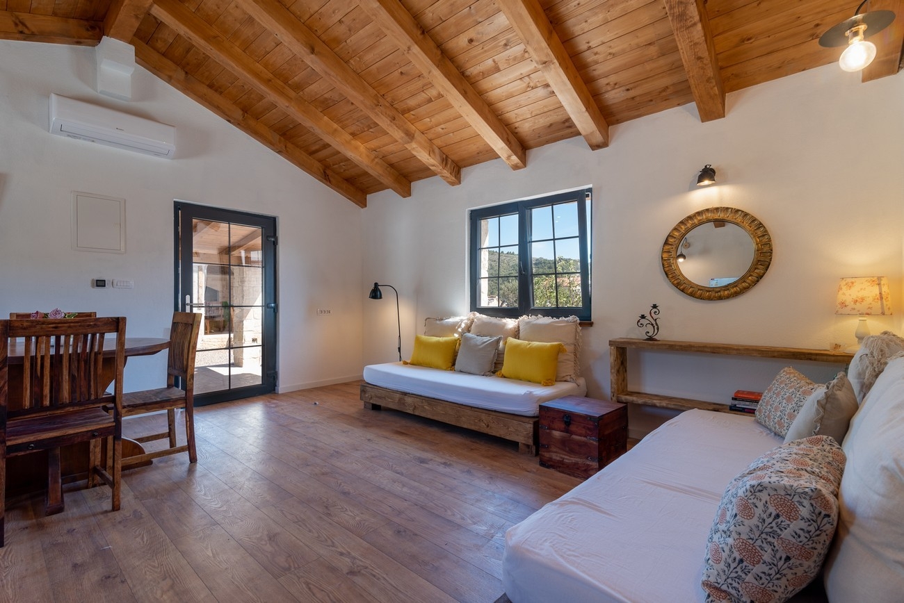 Two bedroom house with terrace Vrsine, Trogir  K