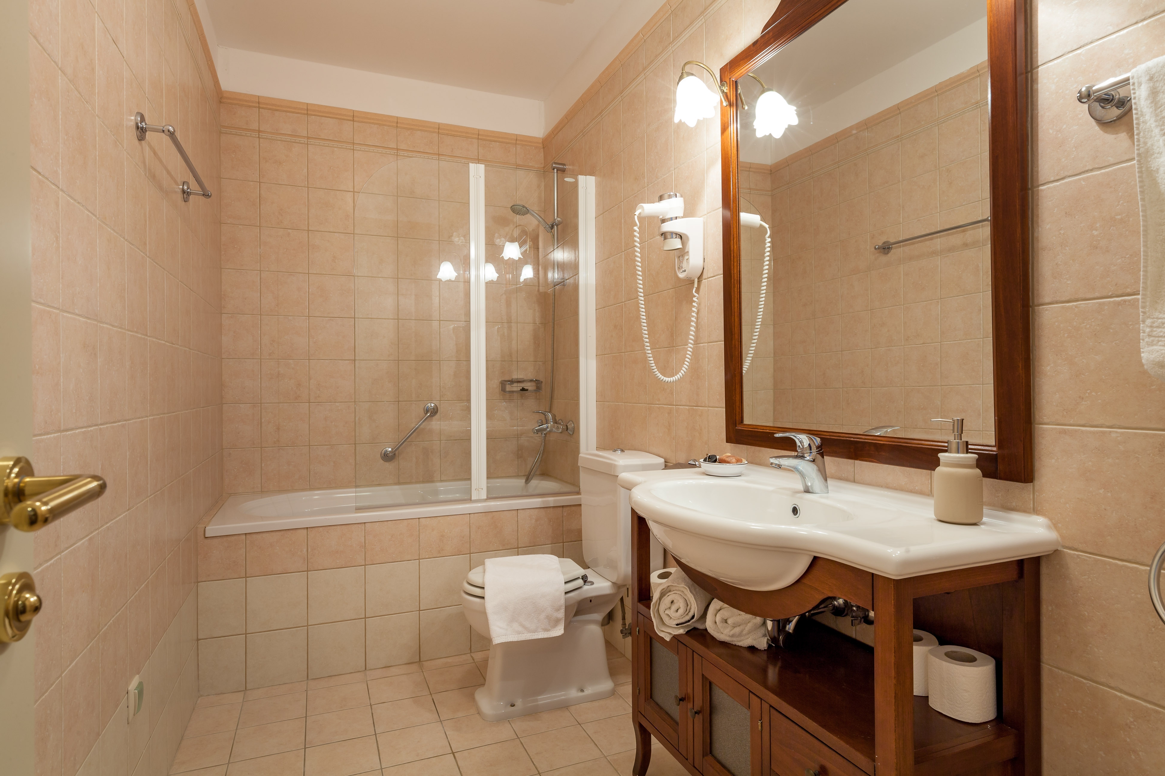 Four bedroom house with terrace and sea view Sumartin, Brač  K