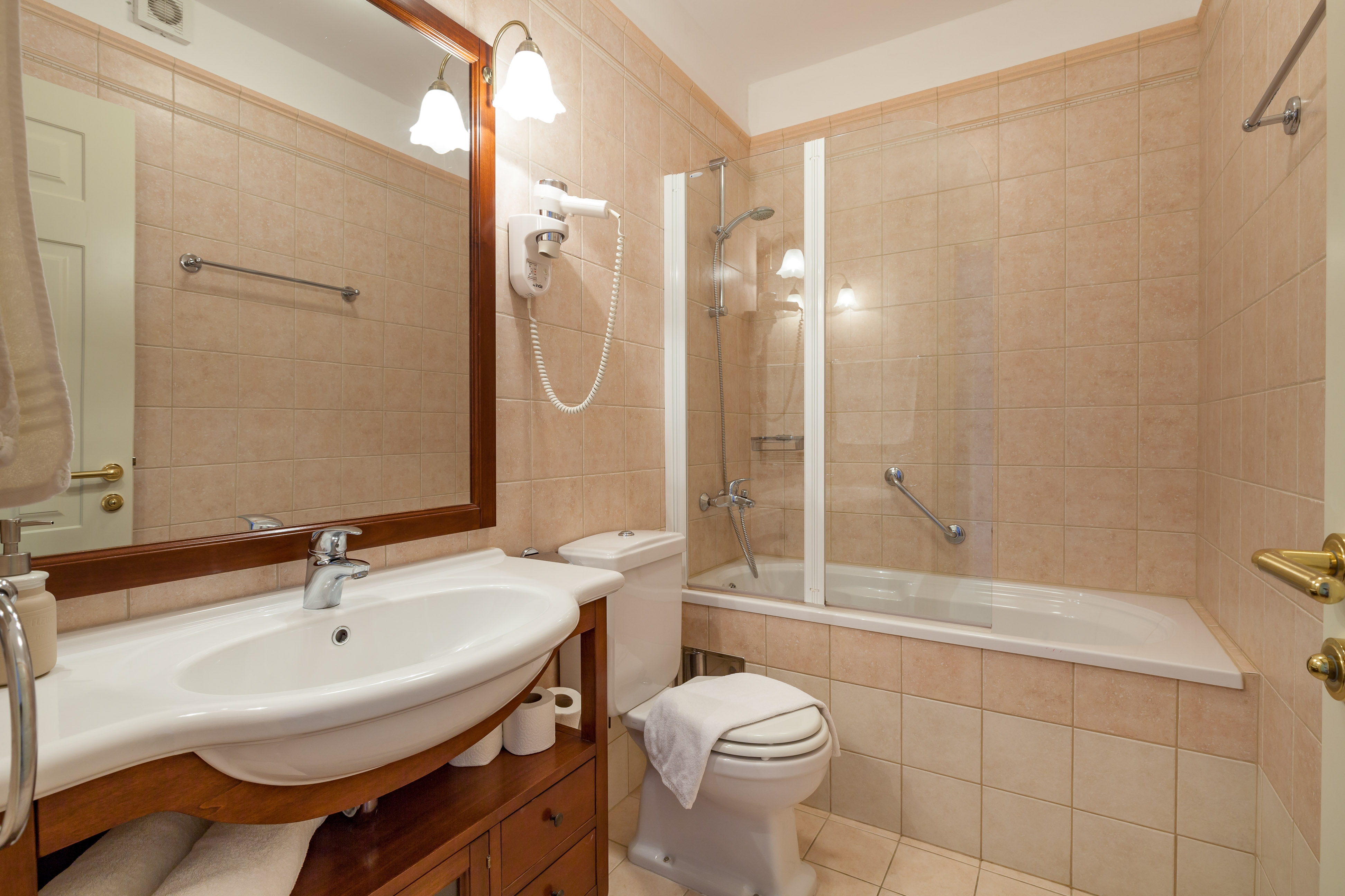 Four bedroom house with terrace and sea view Sumartin, Brač  K