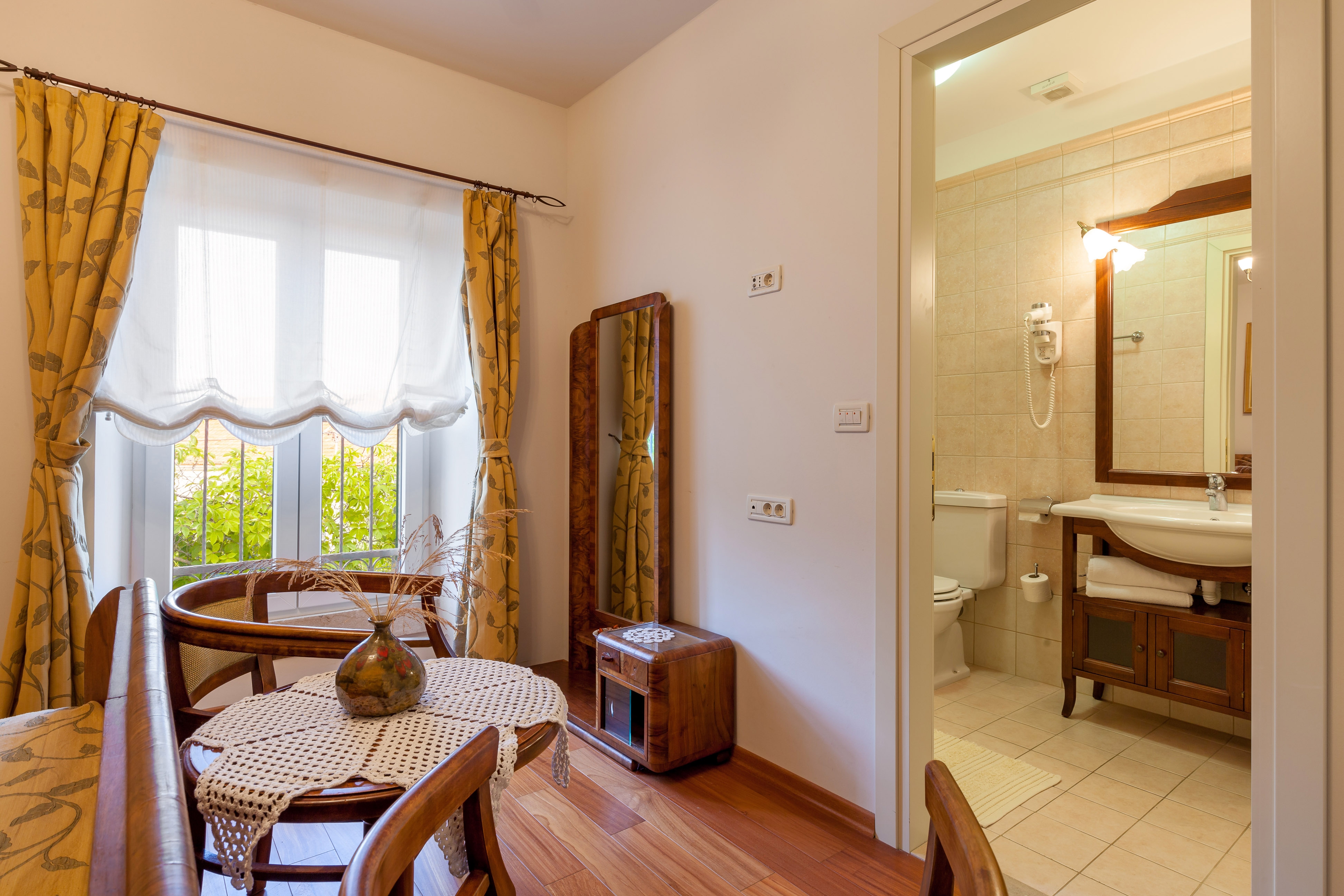 Four bedroom house with terrace and sea view Sumartin, Brač  K