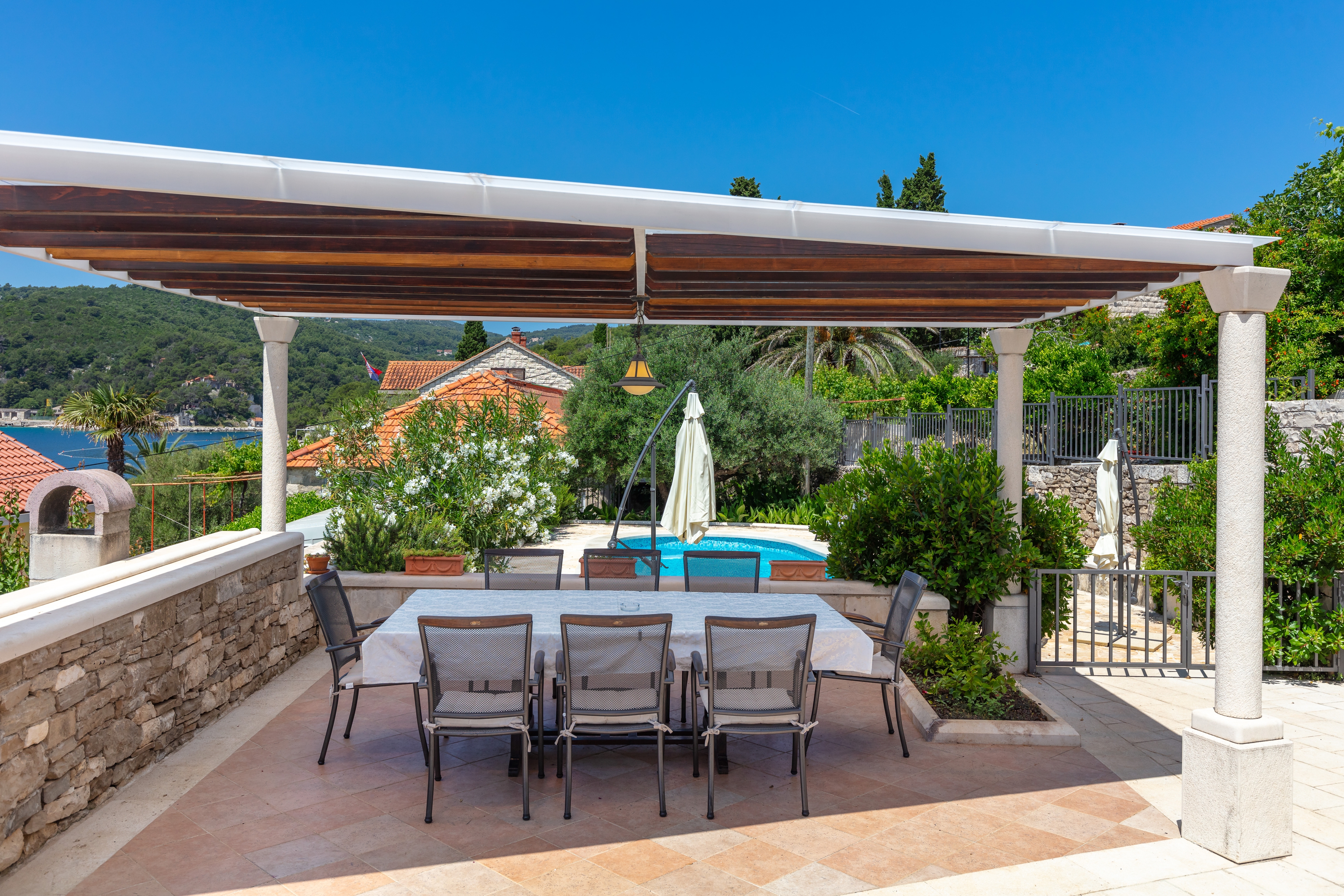 Four bedroom house with terrace and sea view Sumartin, Brač  K