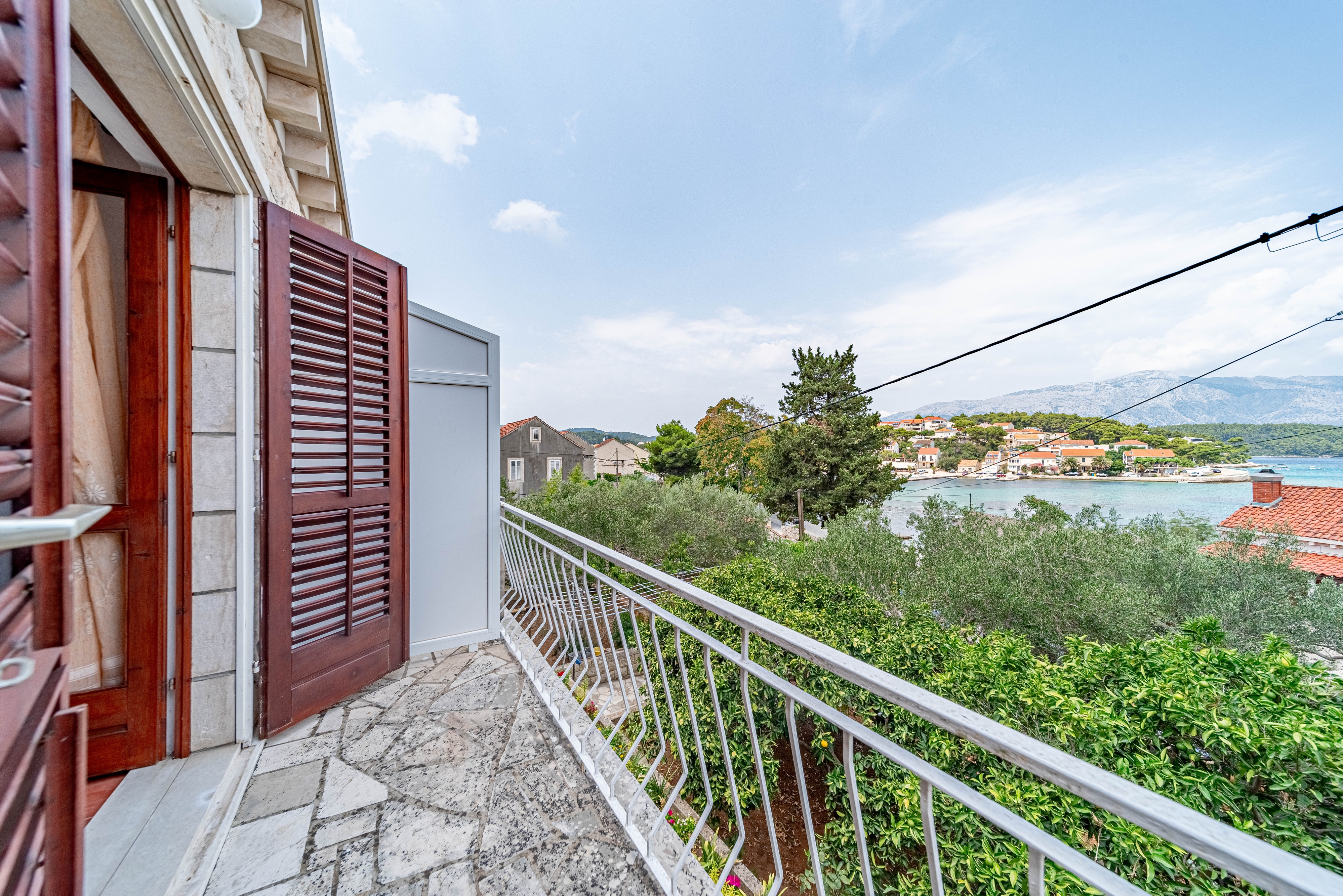 Comfortable and spacious house near beach Lumbarda, Korčula  K