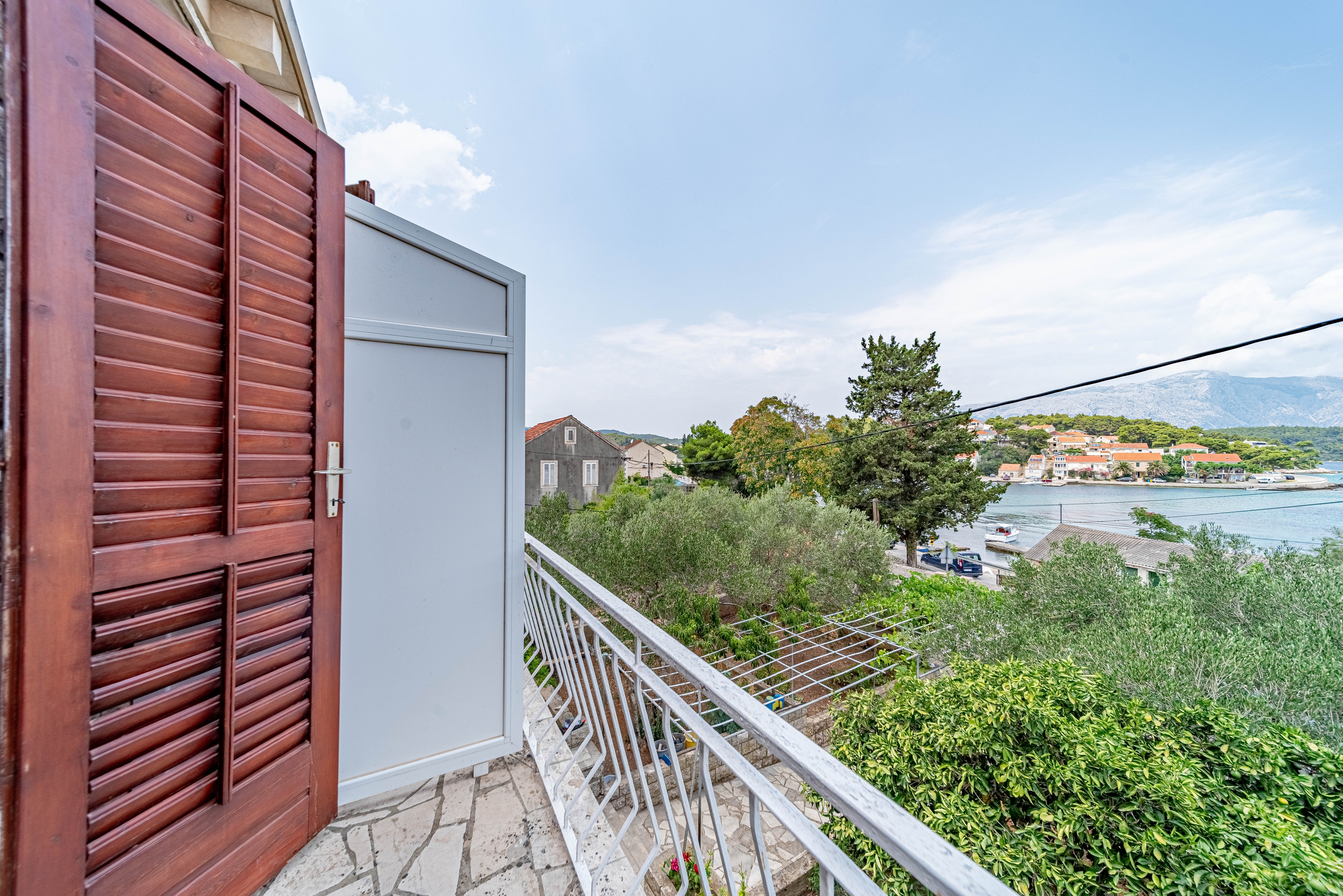 Comfortable and spacious house near beach Lumbarda, Korčula  K