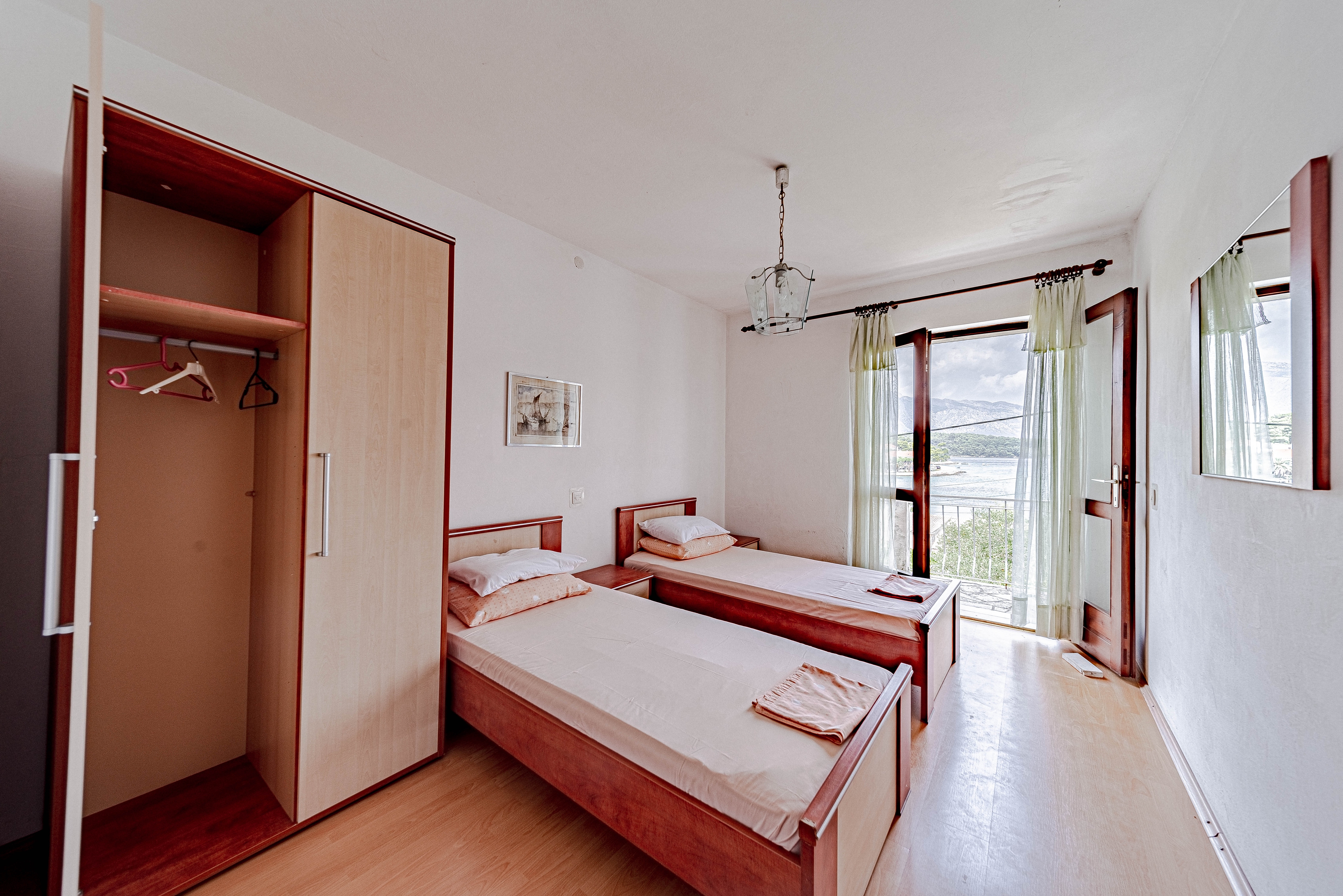 Comfortable and spacious house near beach Lumbarda, Korčula  K