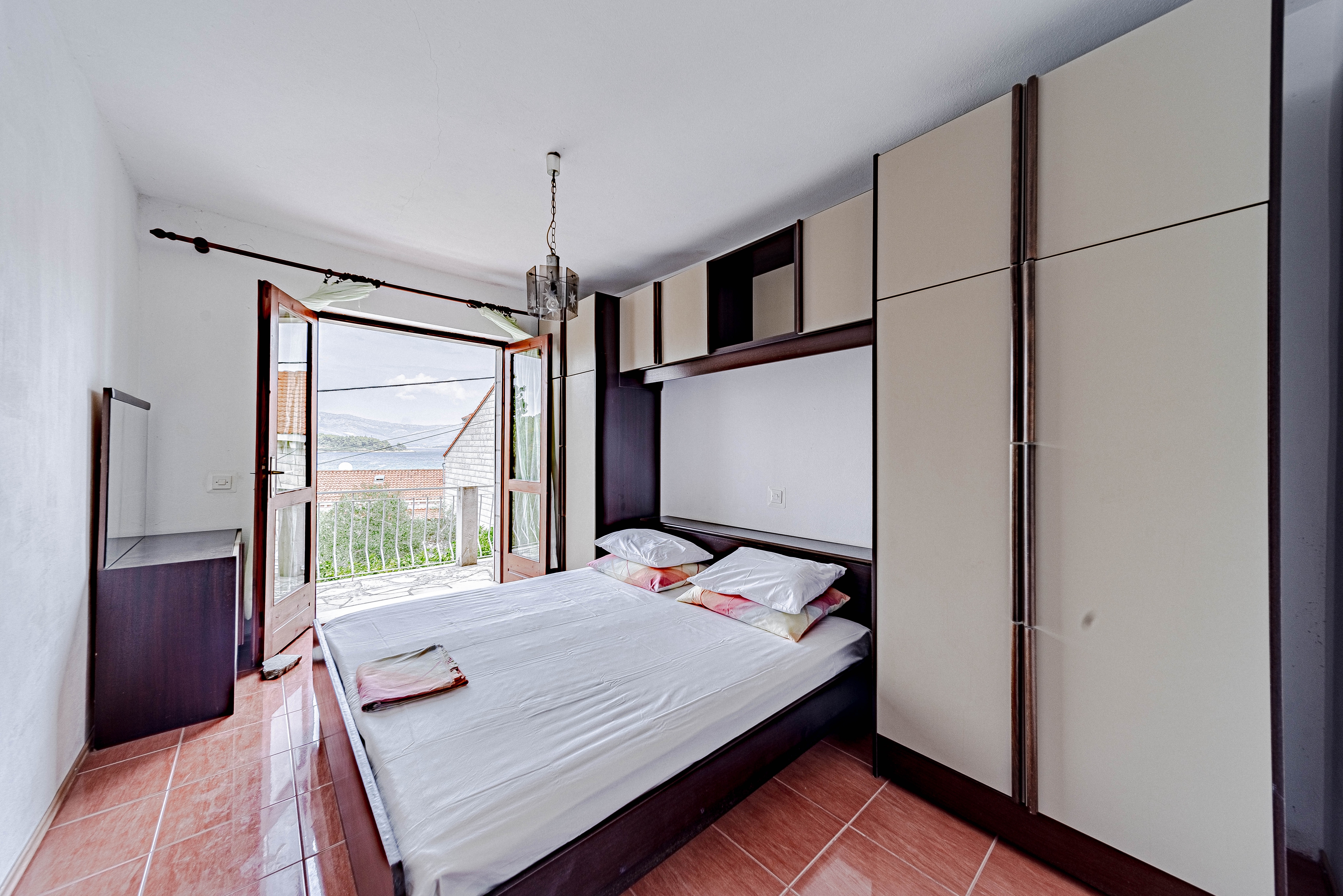 Comfortable and spacious house near beach Lumbarda, Korčula  K