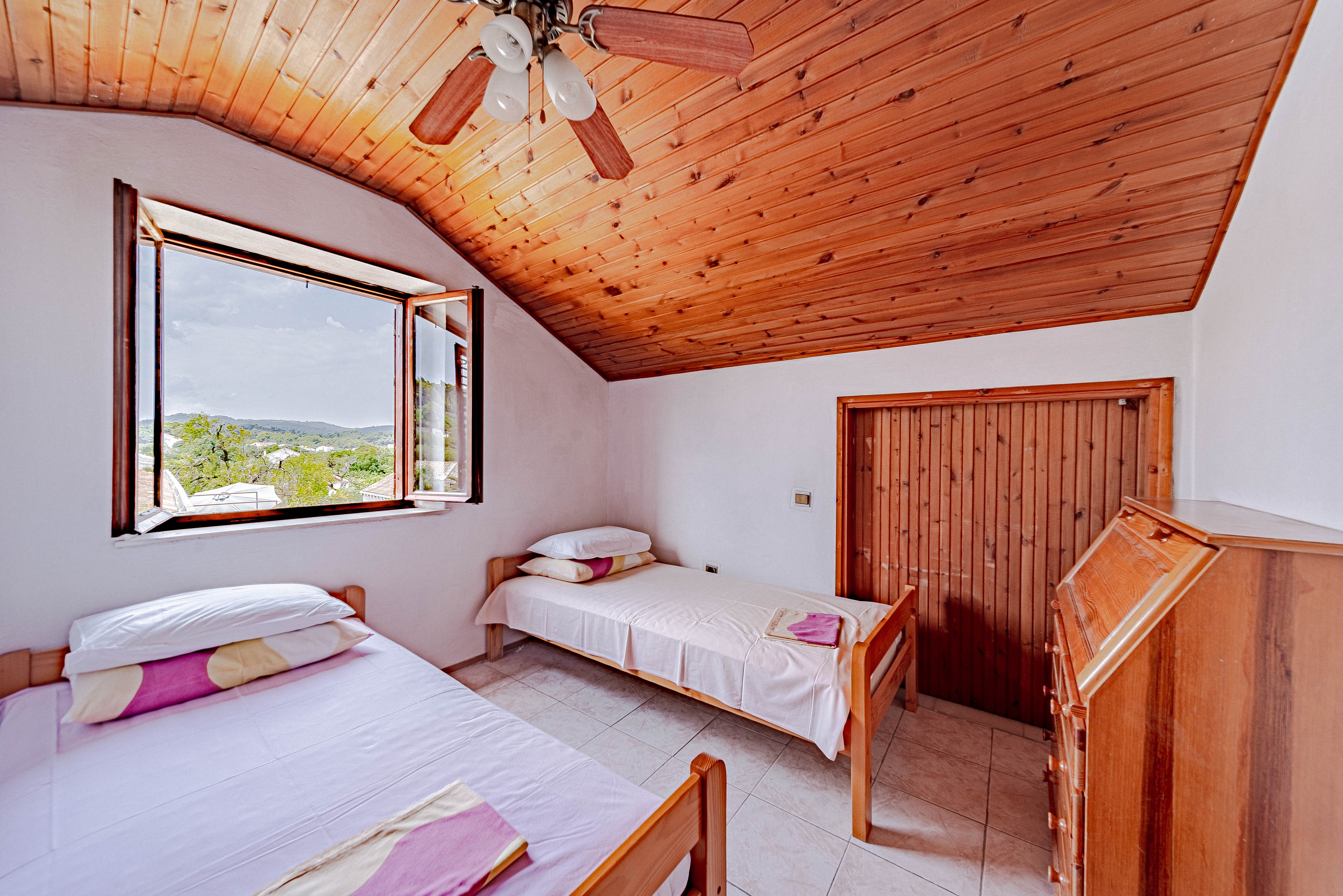 Comfortable and spacious house near beach Lumbarda, Korčula  K