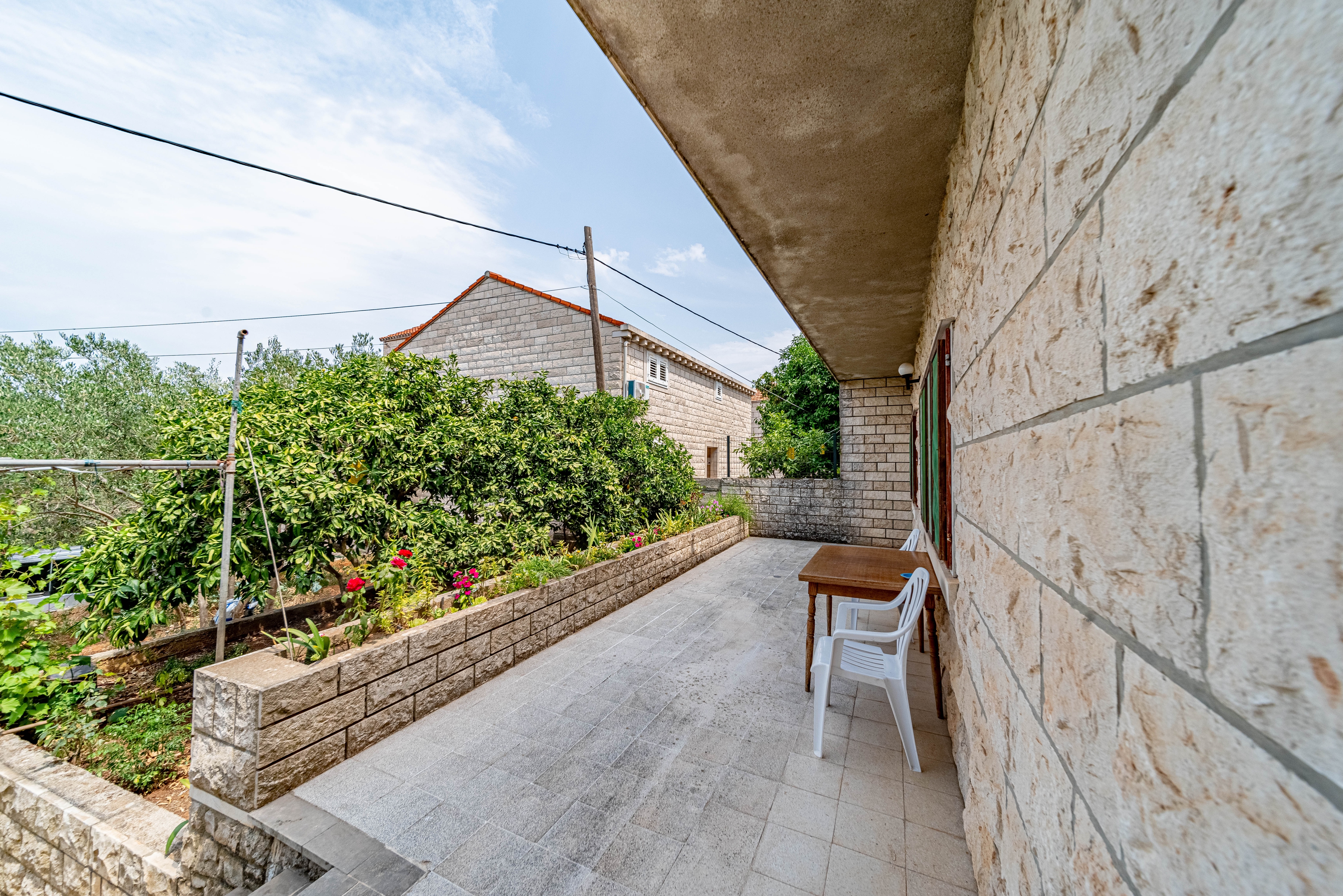 Comfortable and spacious house near beach Lumbarda, Korčula  K