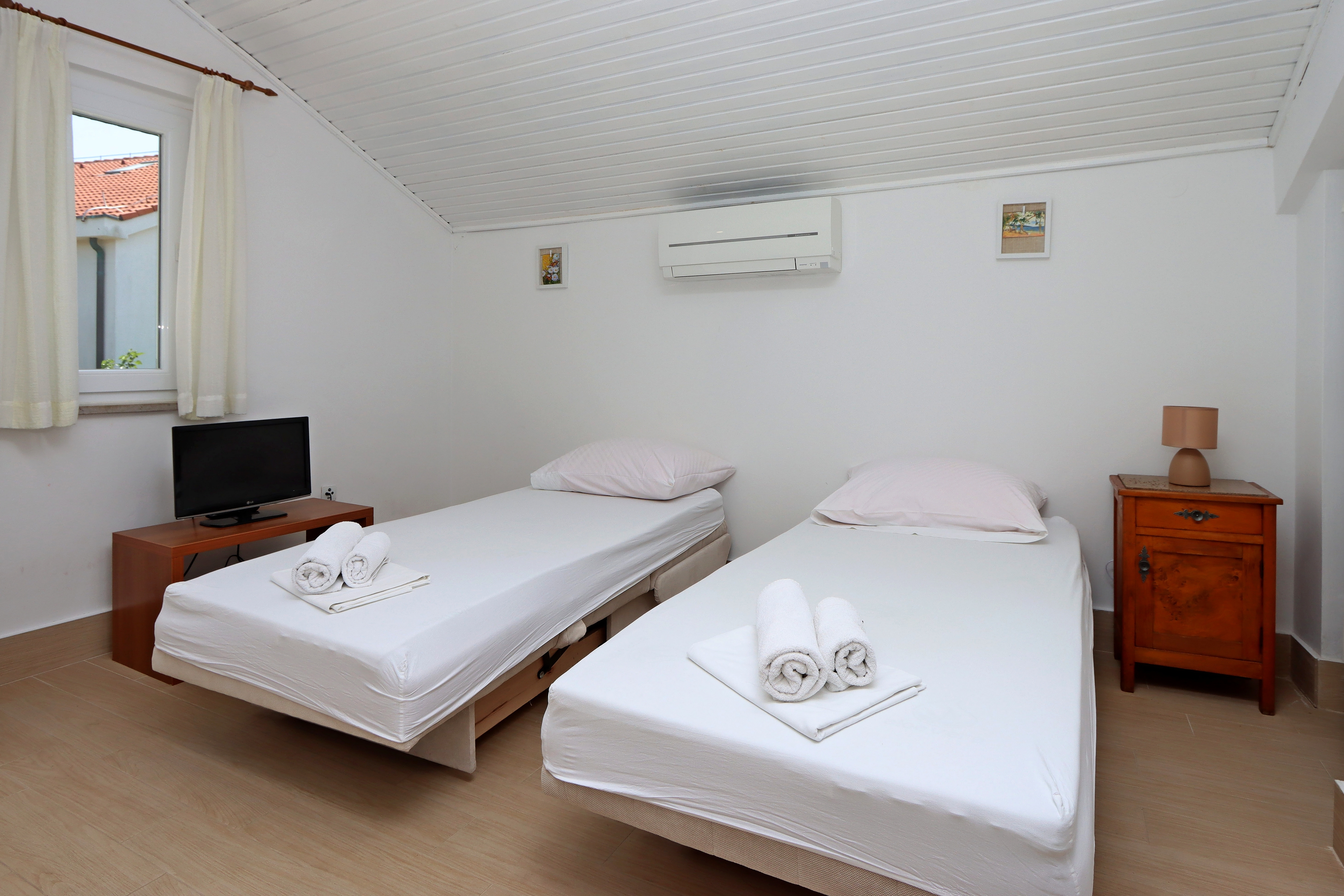 Two bedroom apartment with terrace Novalja, Pag  A-e
