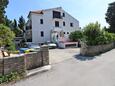 Novalja, Pag, Parkeerplaats 213 - Appartementen with pebble beach.