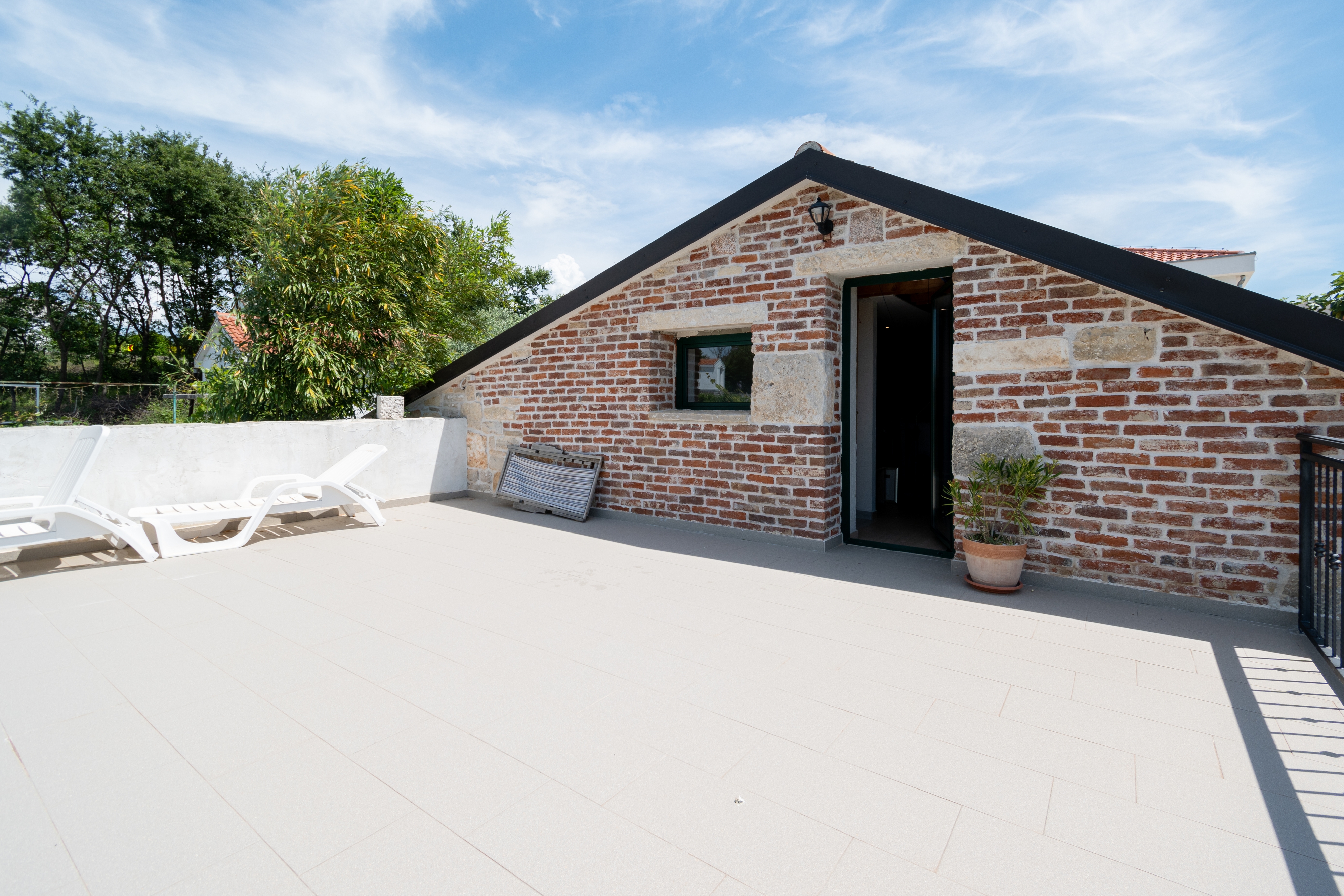Three bedroom house with terrace Radovin, Zadar  K