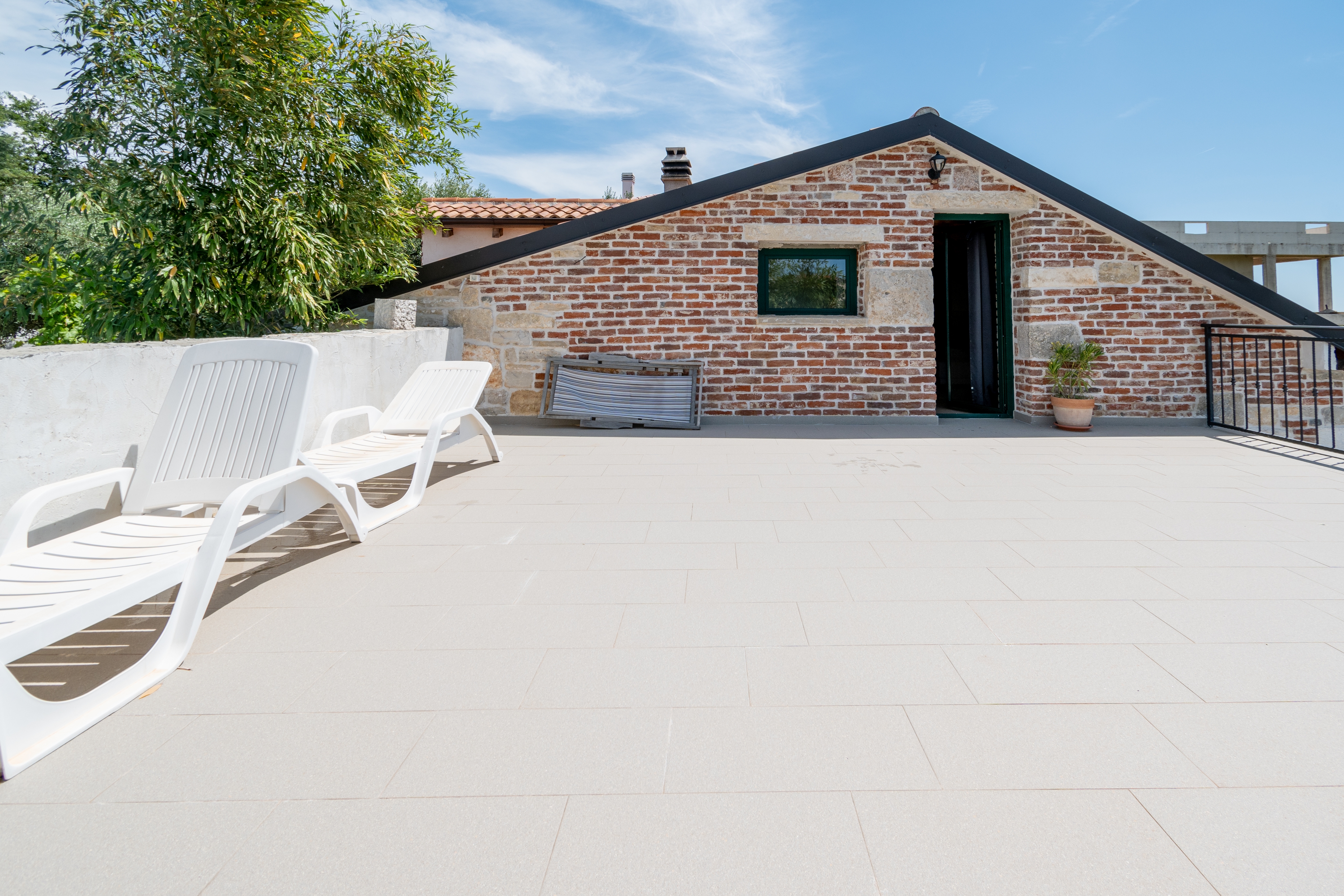 Three bedroom house with terrace Radovin, Zadar  K