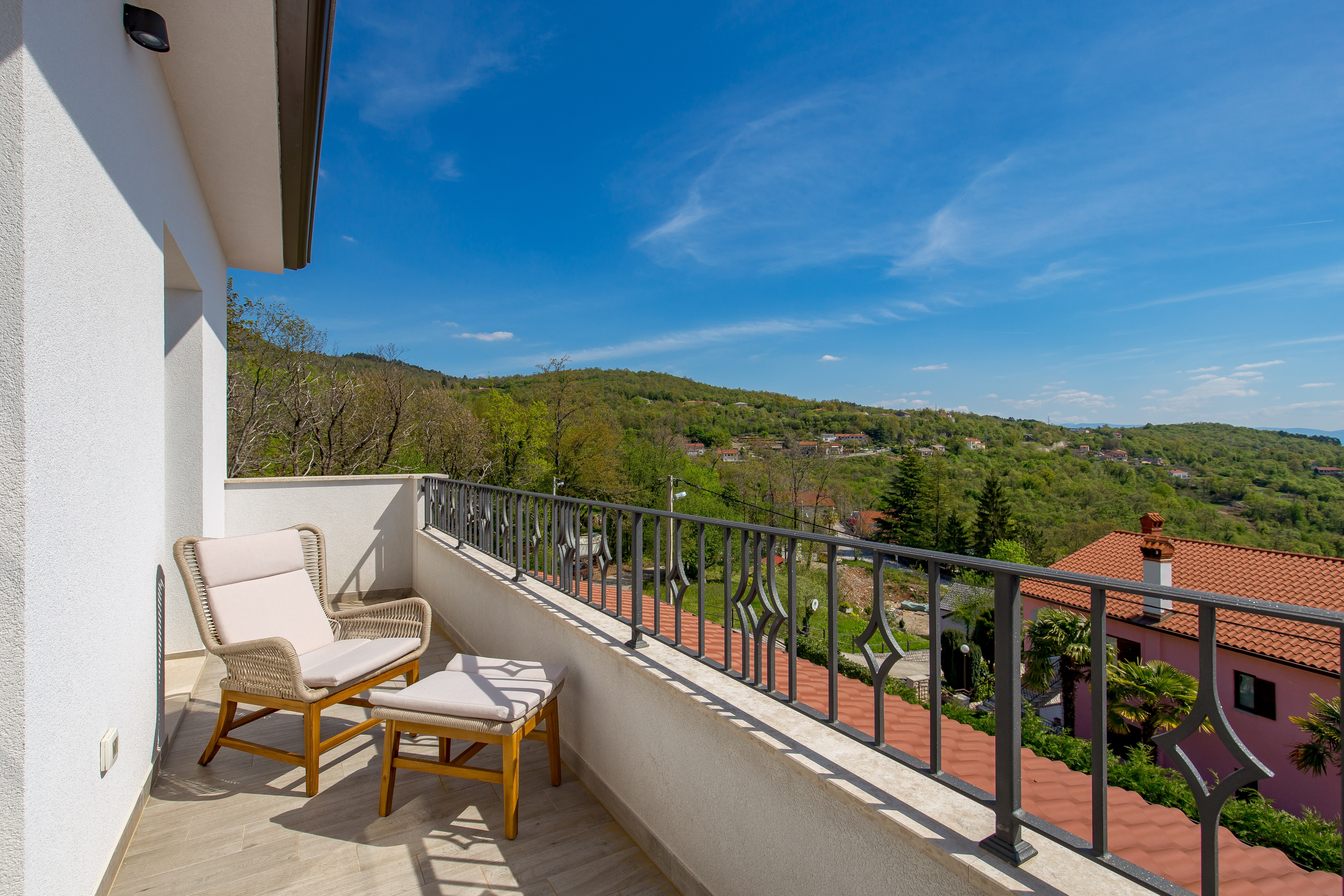 Comfortable and spacious house with terrace and sea view Ičići, Opatija  K
