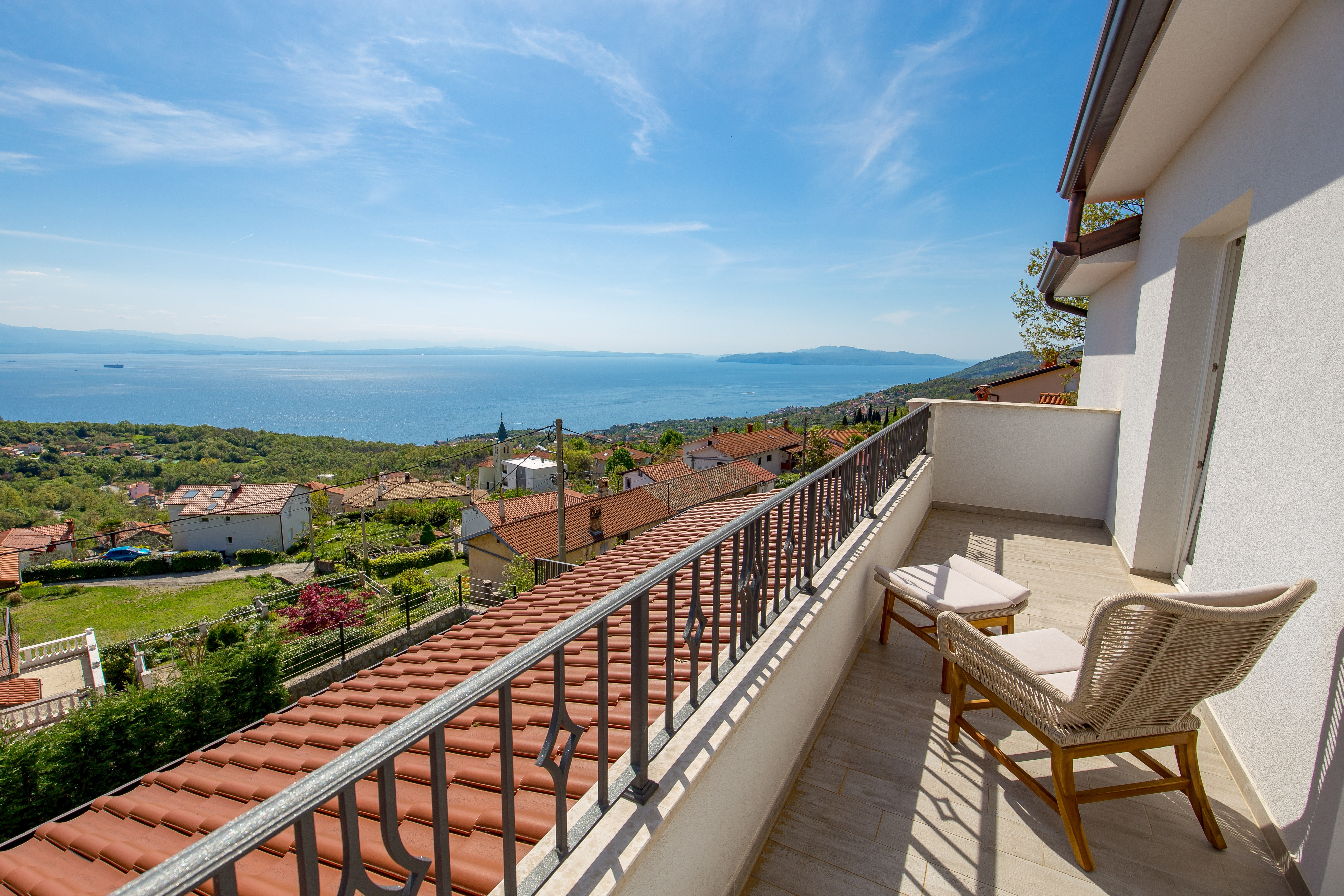 Comfortable and spacious house with terrace and sea view Ičići, Opatija  K