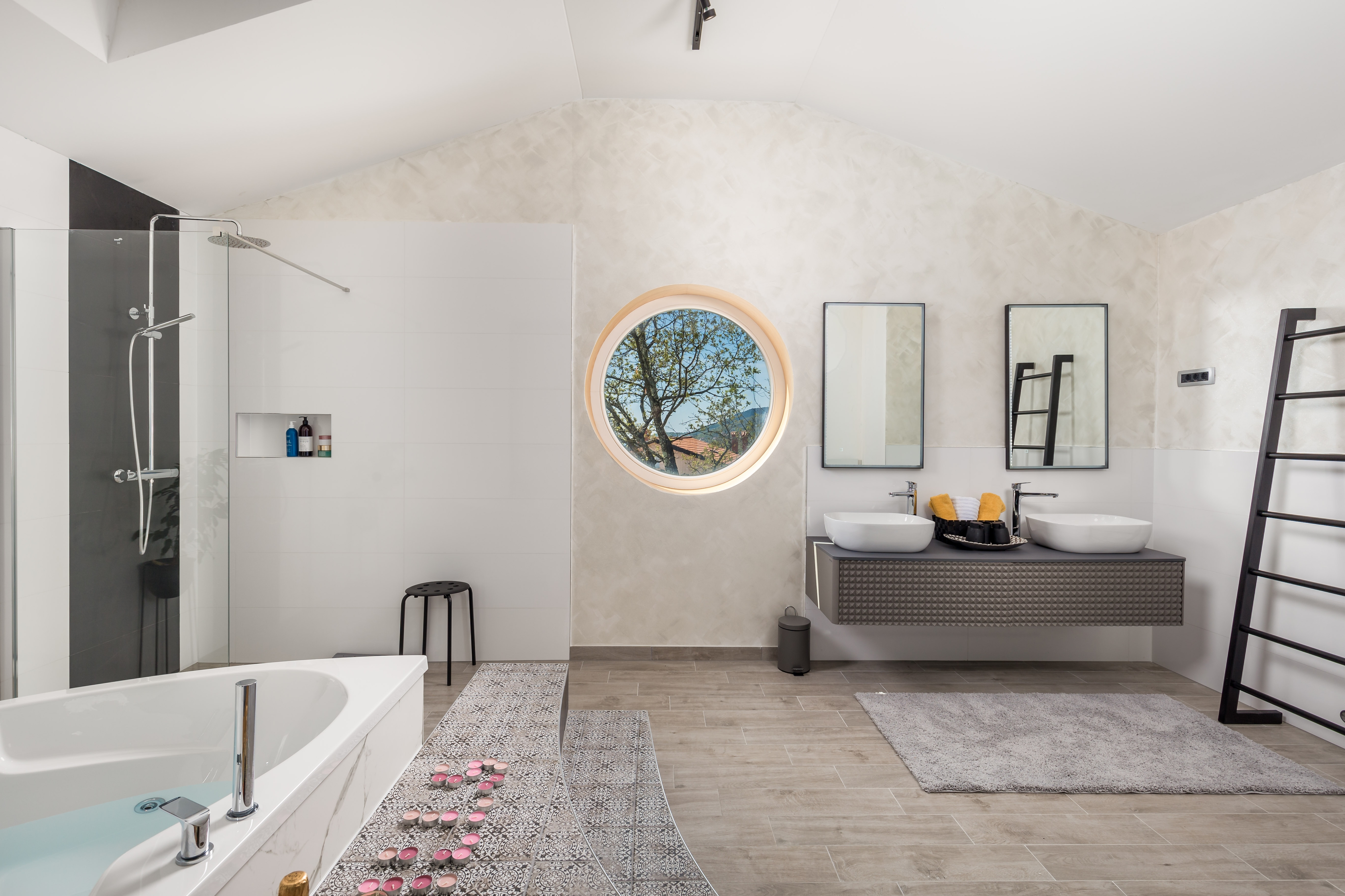 Comfortable and spacious house with terrace and sea view Ičići, Opatija  K