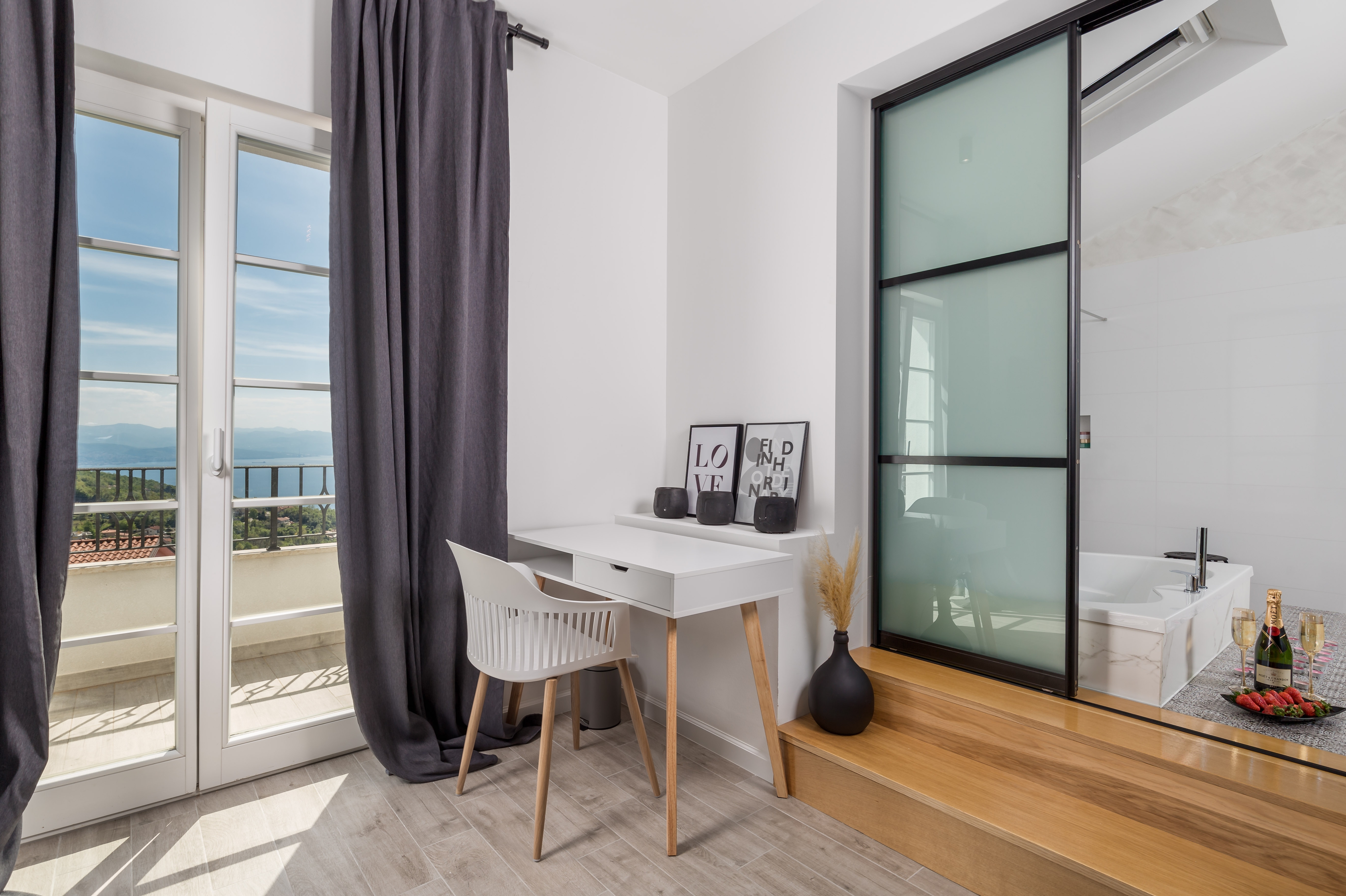 Comfortable and spacious house with terrace and sea view Ičići, Opatija  K