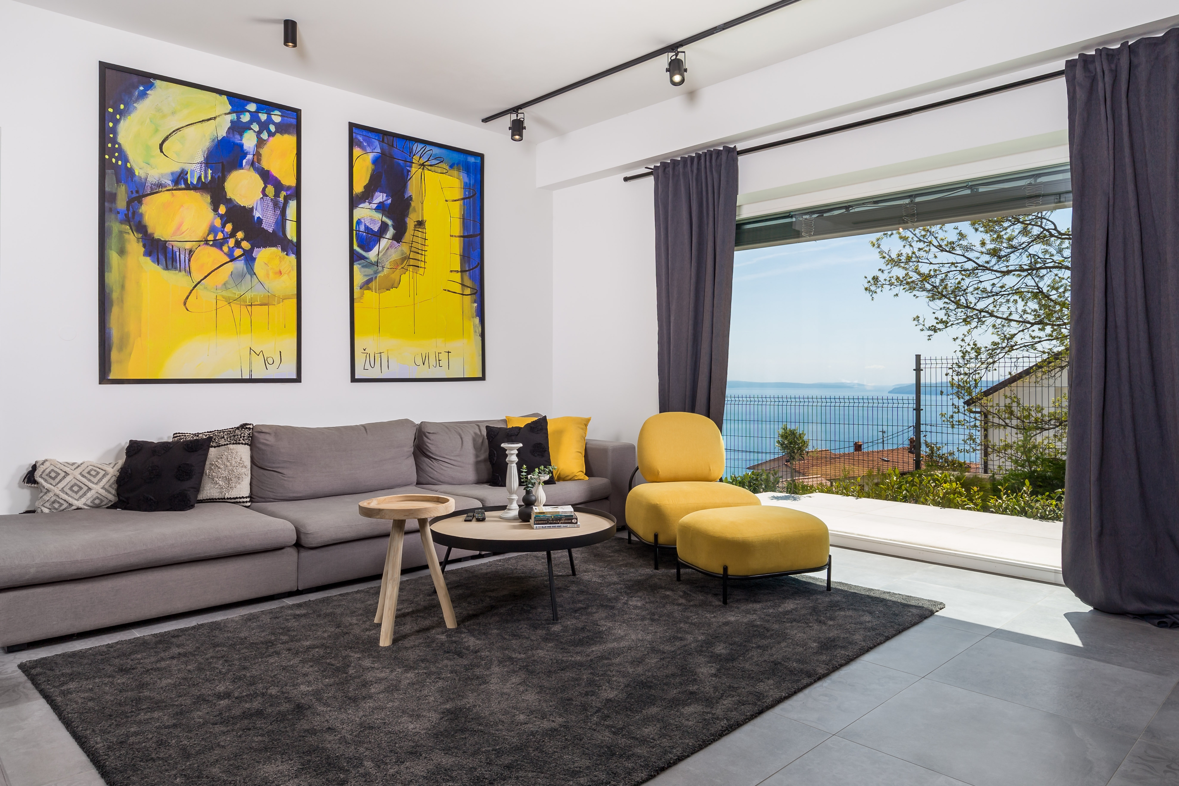 Comfortable and spacious house with terrace and sea view Ičići, Opatija  K