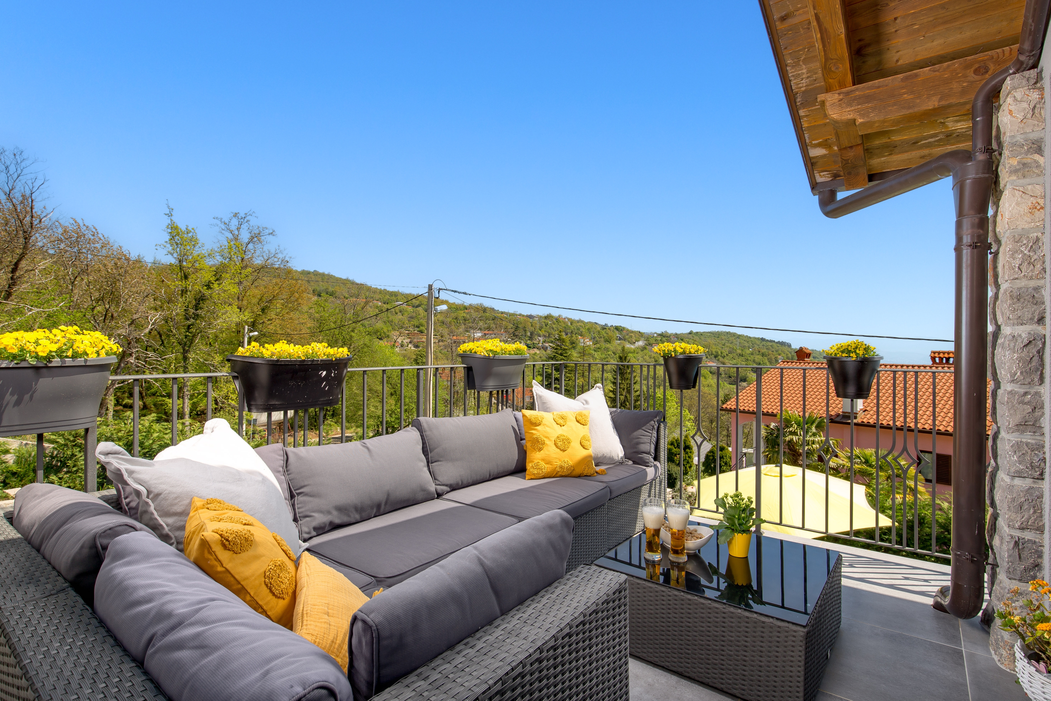Comfortable and spacious house with terrace and sea view Ičići, Opatija  K