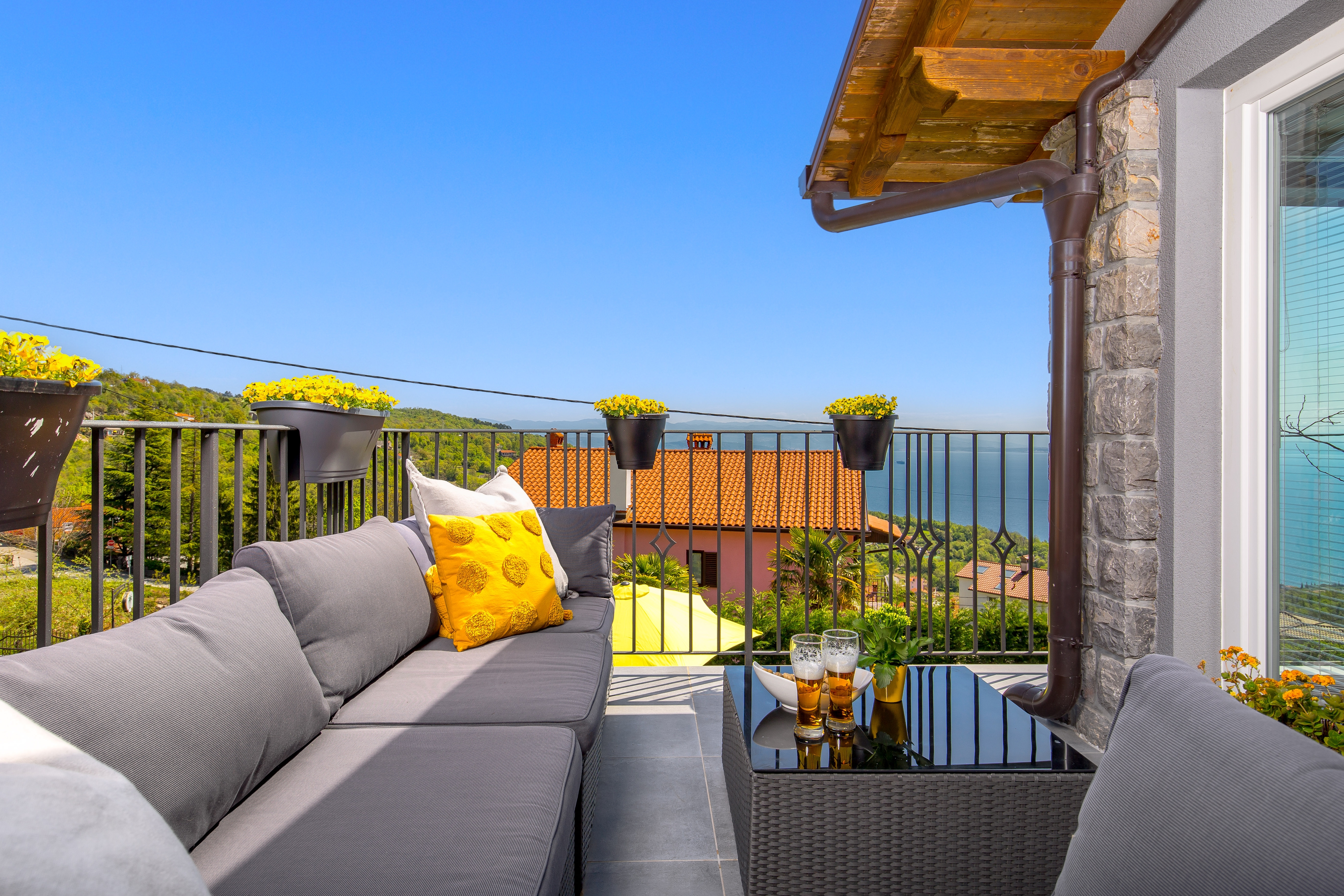 Comfortable and spacious house with terrace and sea view Ičići, Opatija  K
